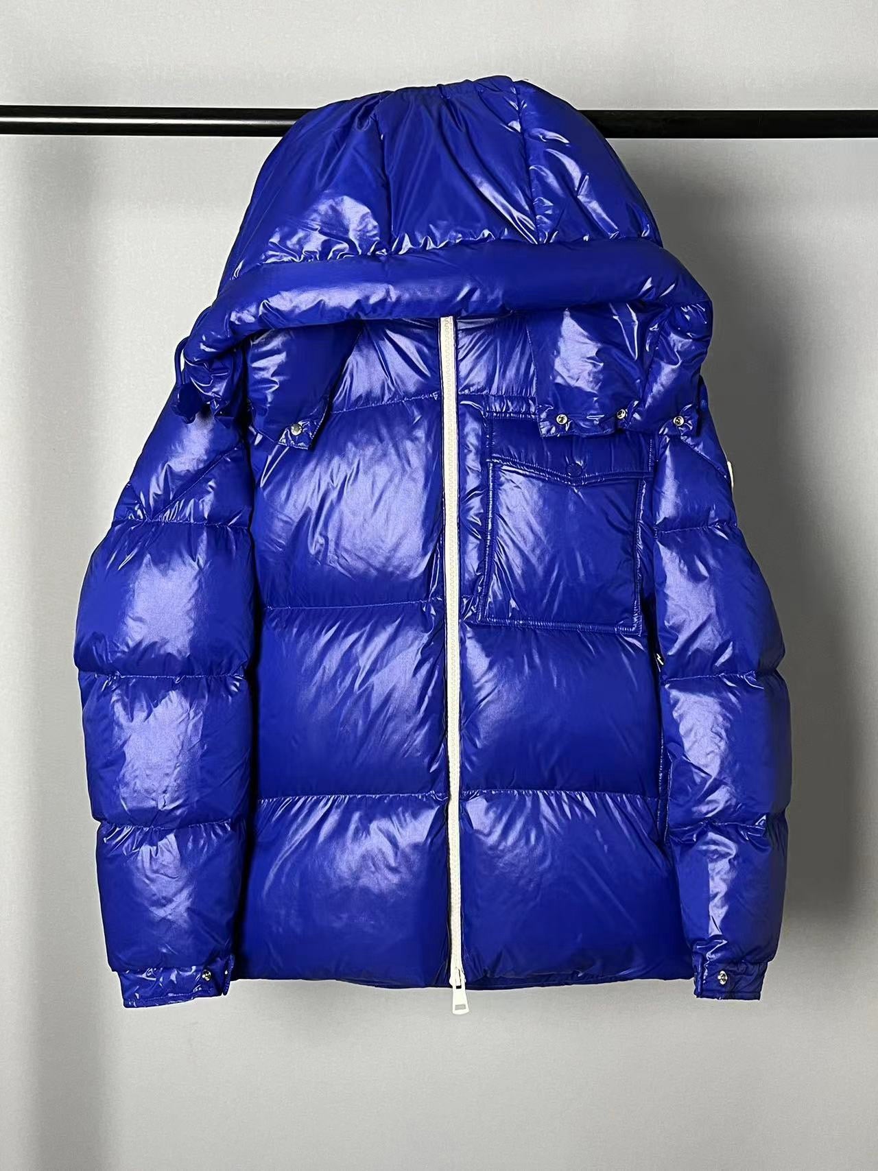 Chaqueta negra, azul y verde