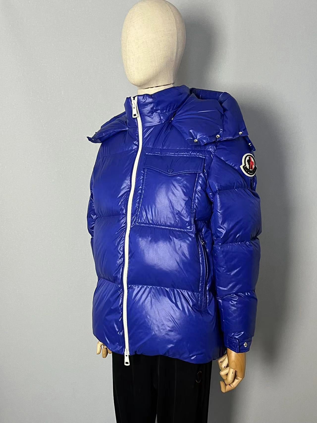 Chaqueta negra, azul y verde
