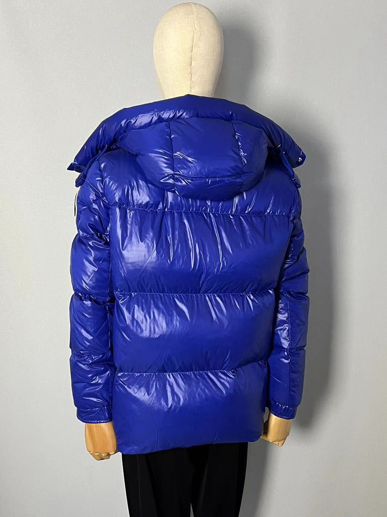 Chaqueta negra, azul y verde