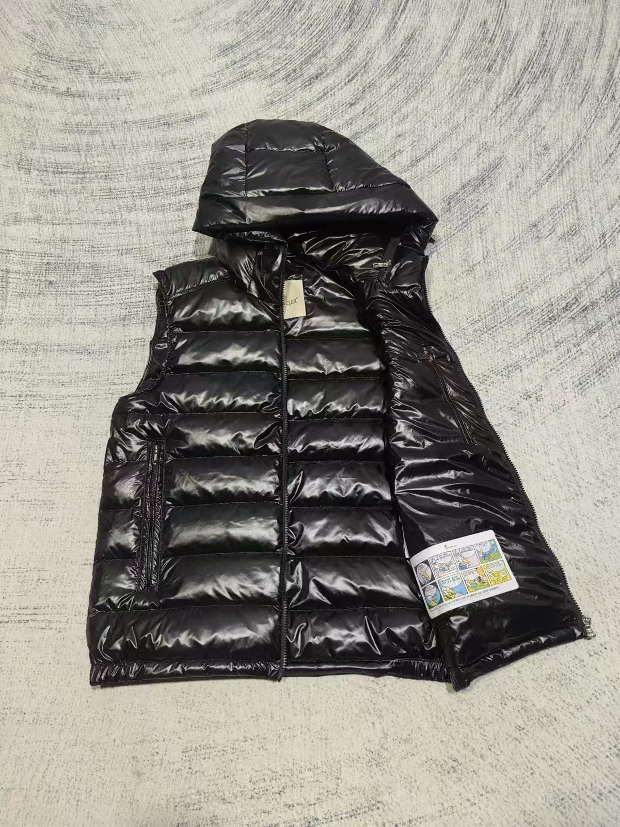 Chaleco negro y azul