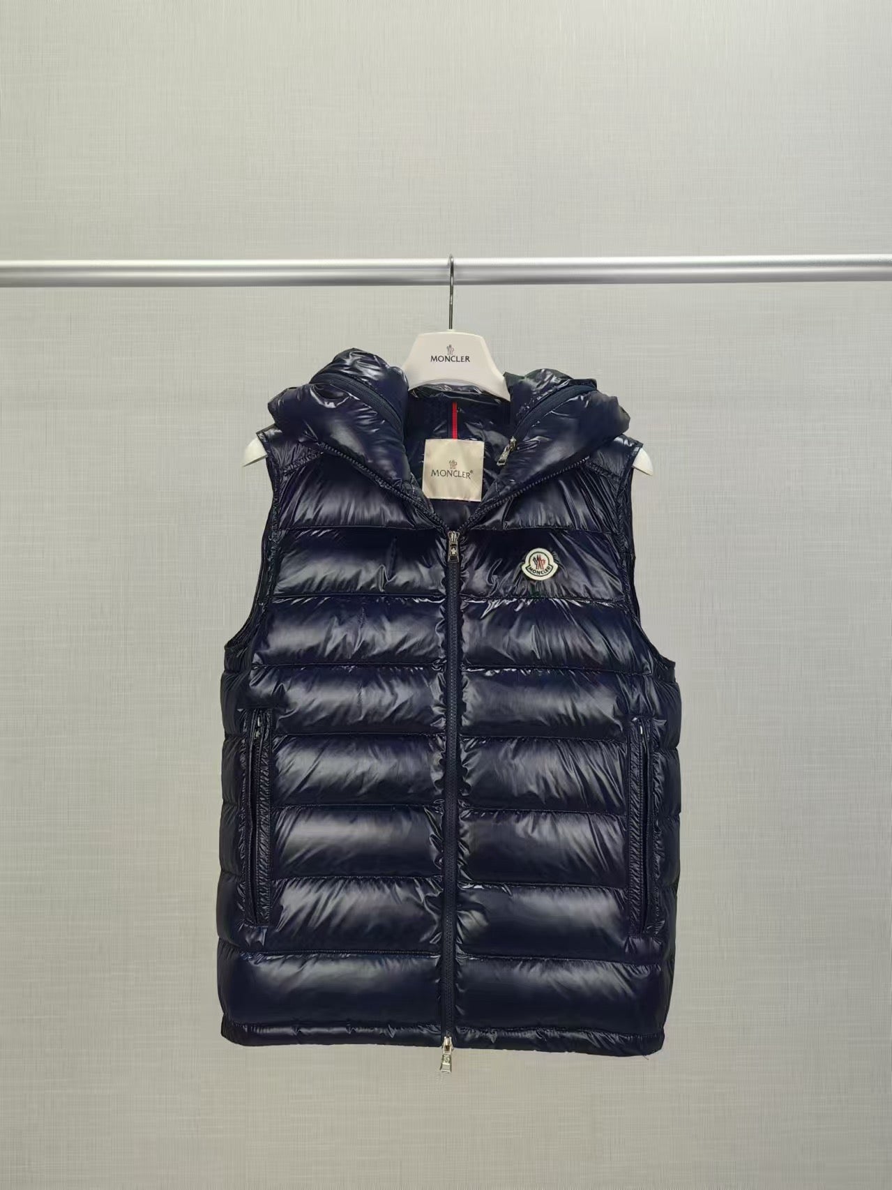 Chaleco negro y azul