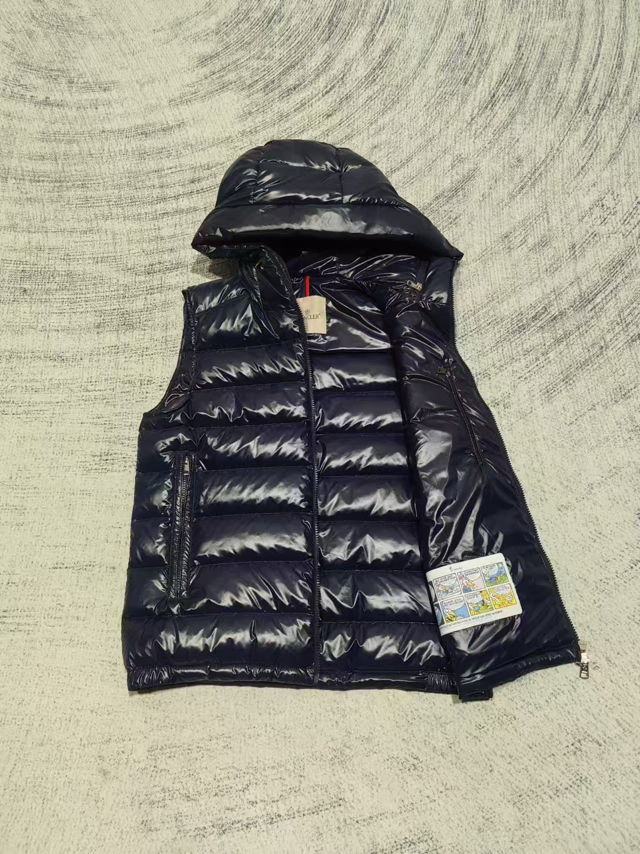 Chaleco negro y azul
