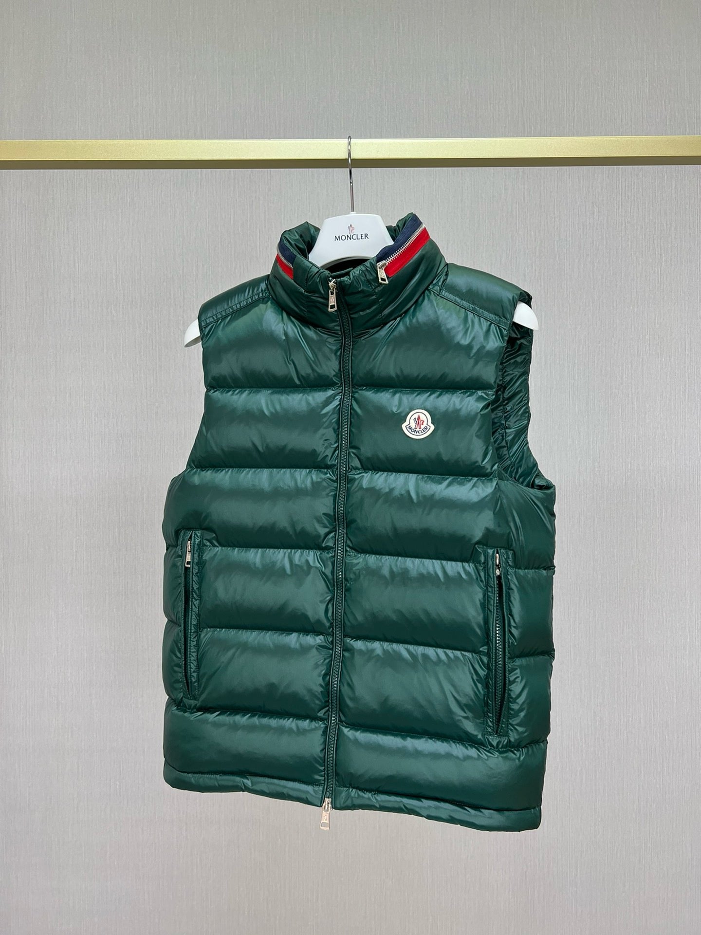 Chaqueta negra y verde