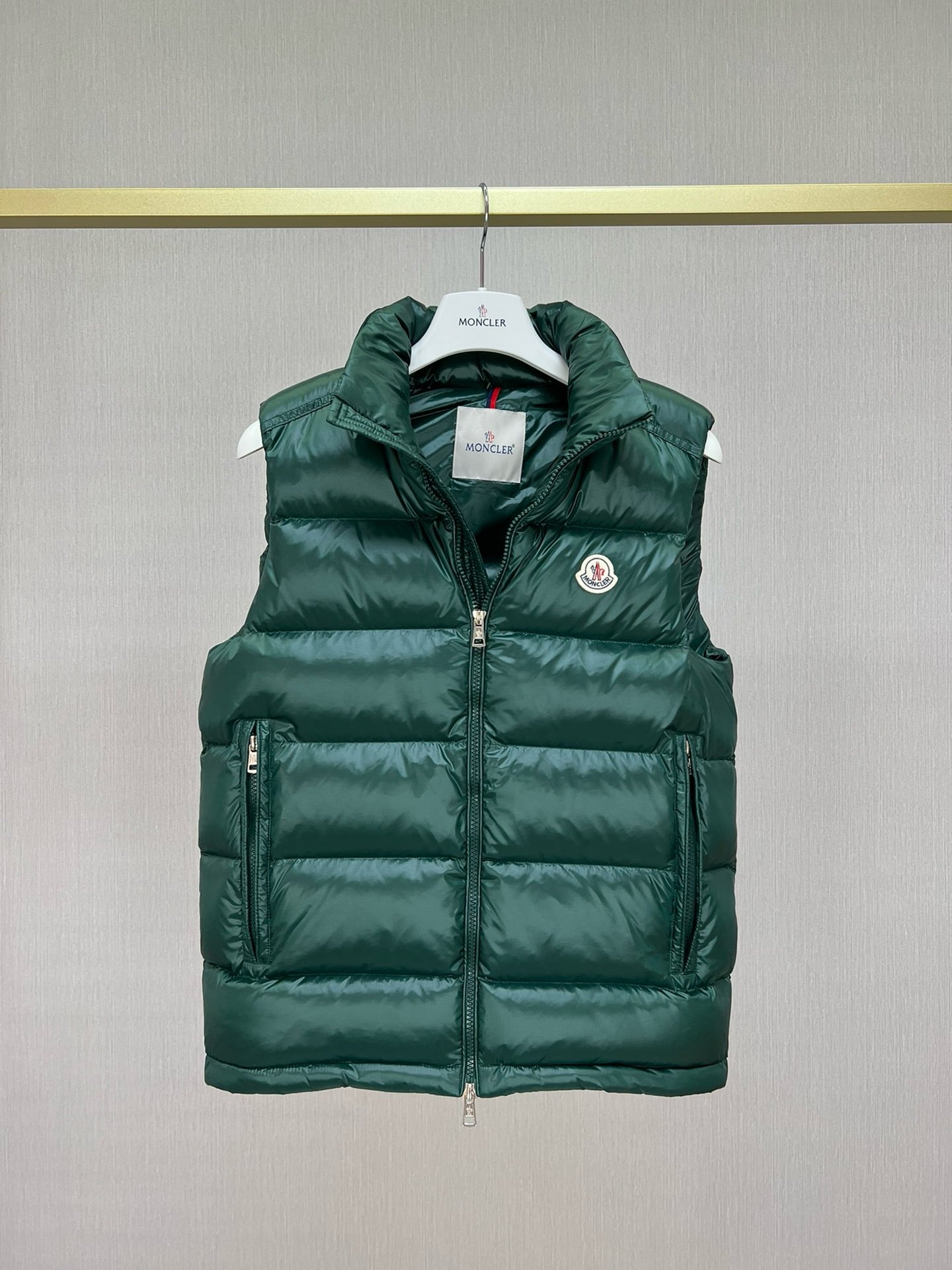 Chaqueta negra y verde