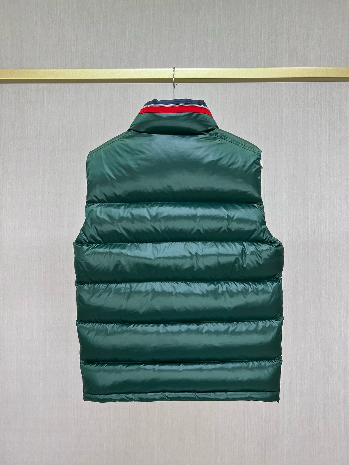Chaqueta negra y verde