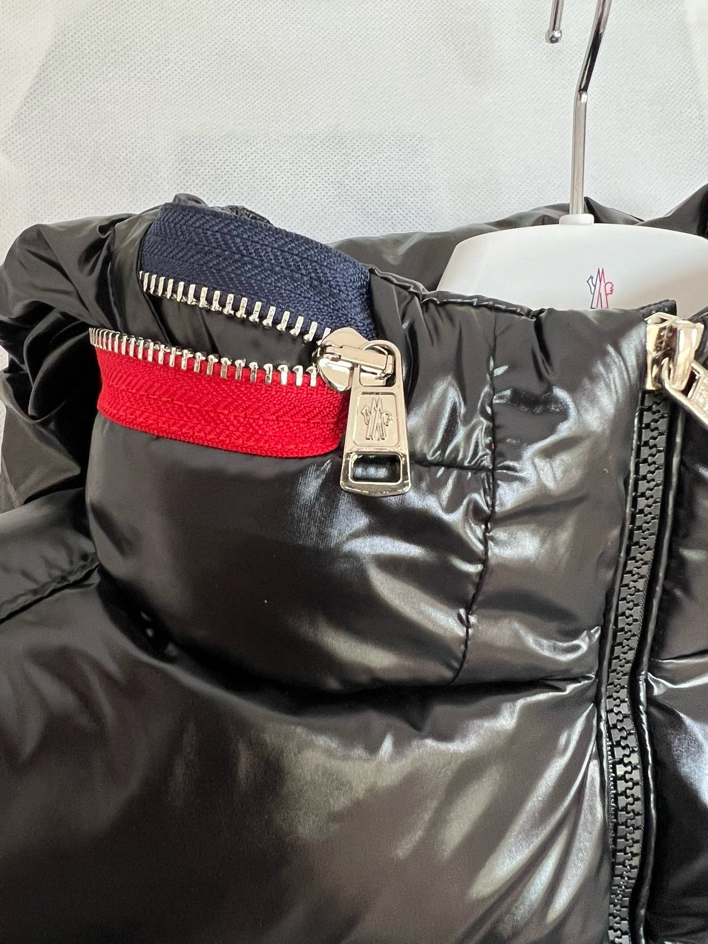 Chaqueta negra y verde