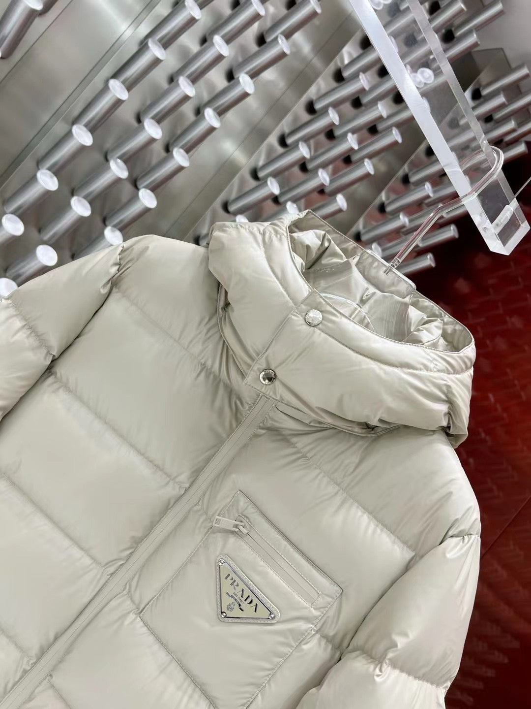 Chaqueta blanca y negra