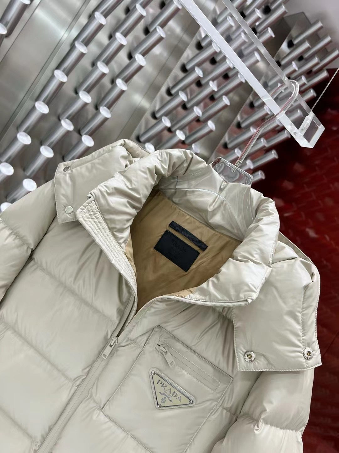 Chaqueta blanca y negra