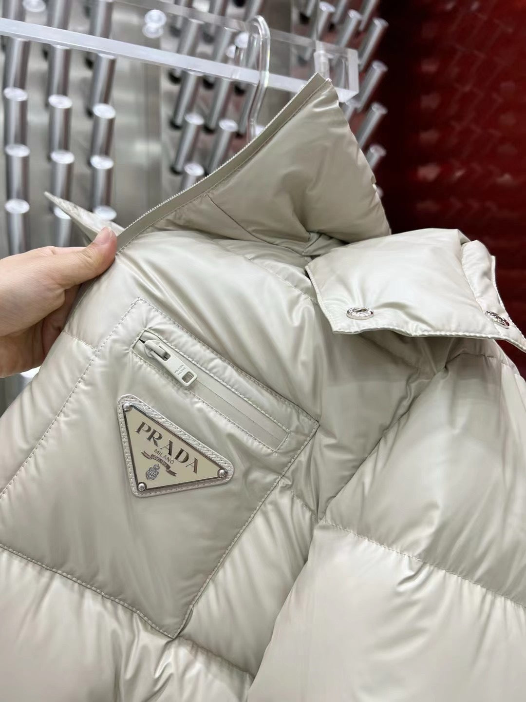 Chaqueta blanca y negra