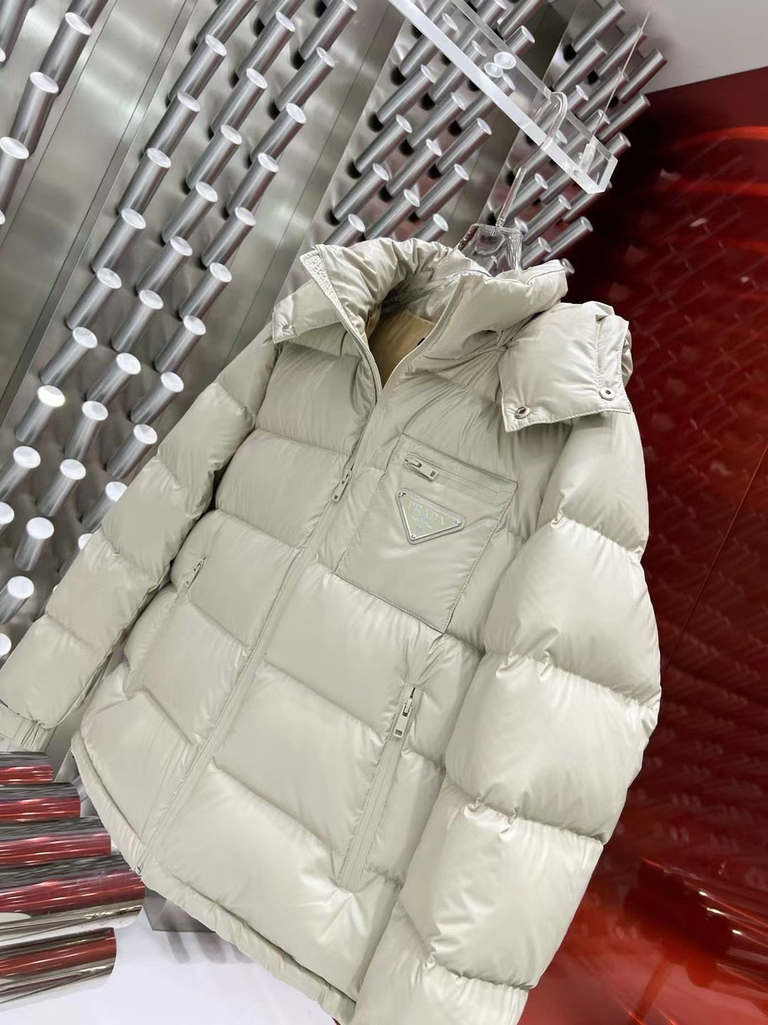 Chaqueta blanca y negra