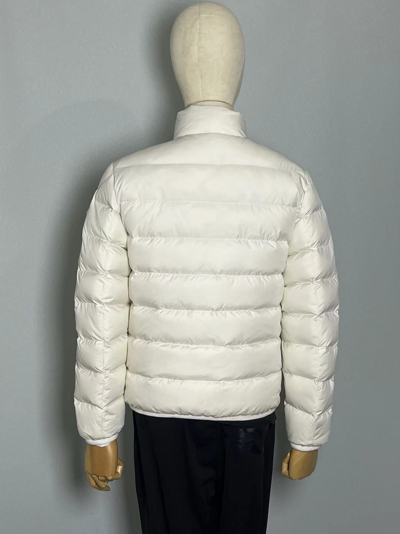 Chaqueta blanca y negra
