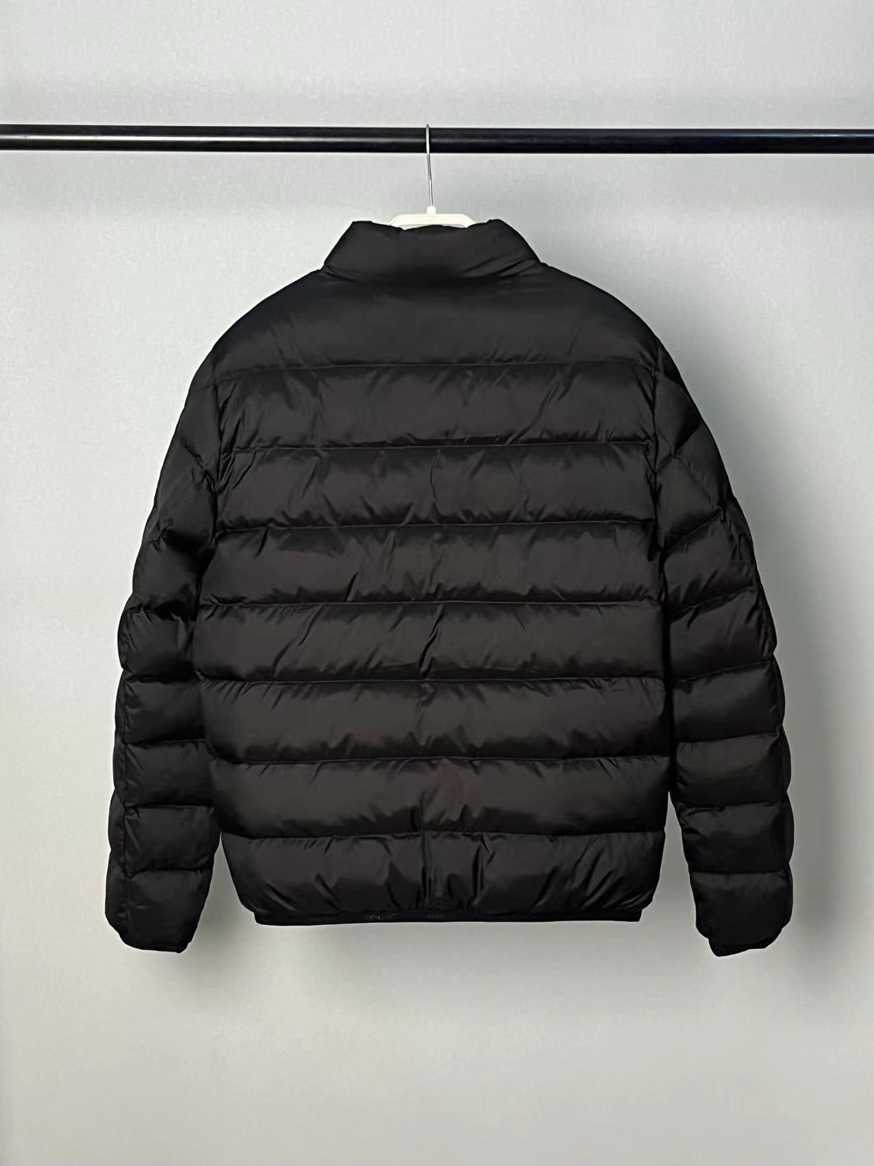 Chaqueta blanca y negra