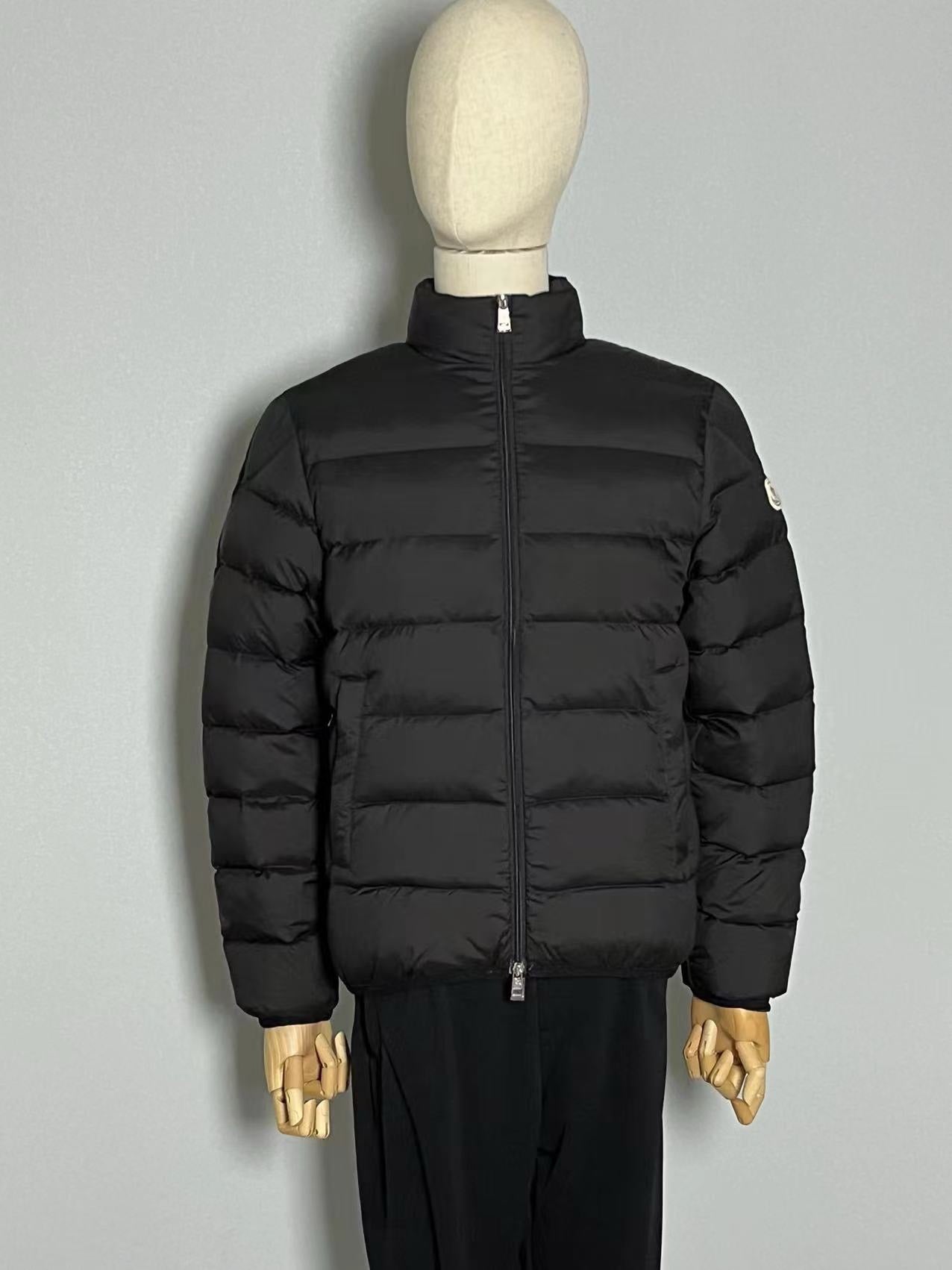 Chaqueta blanca y negra
