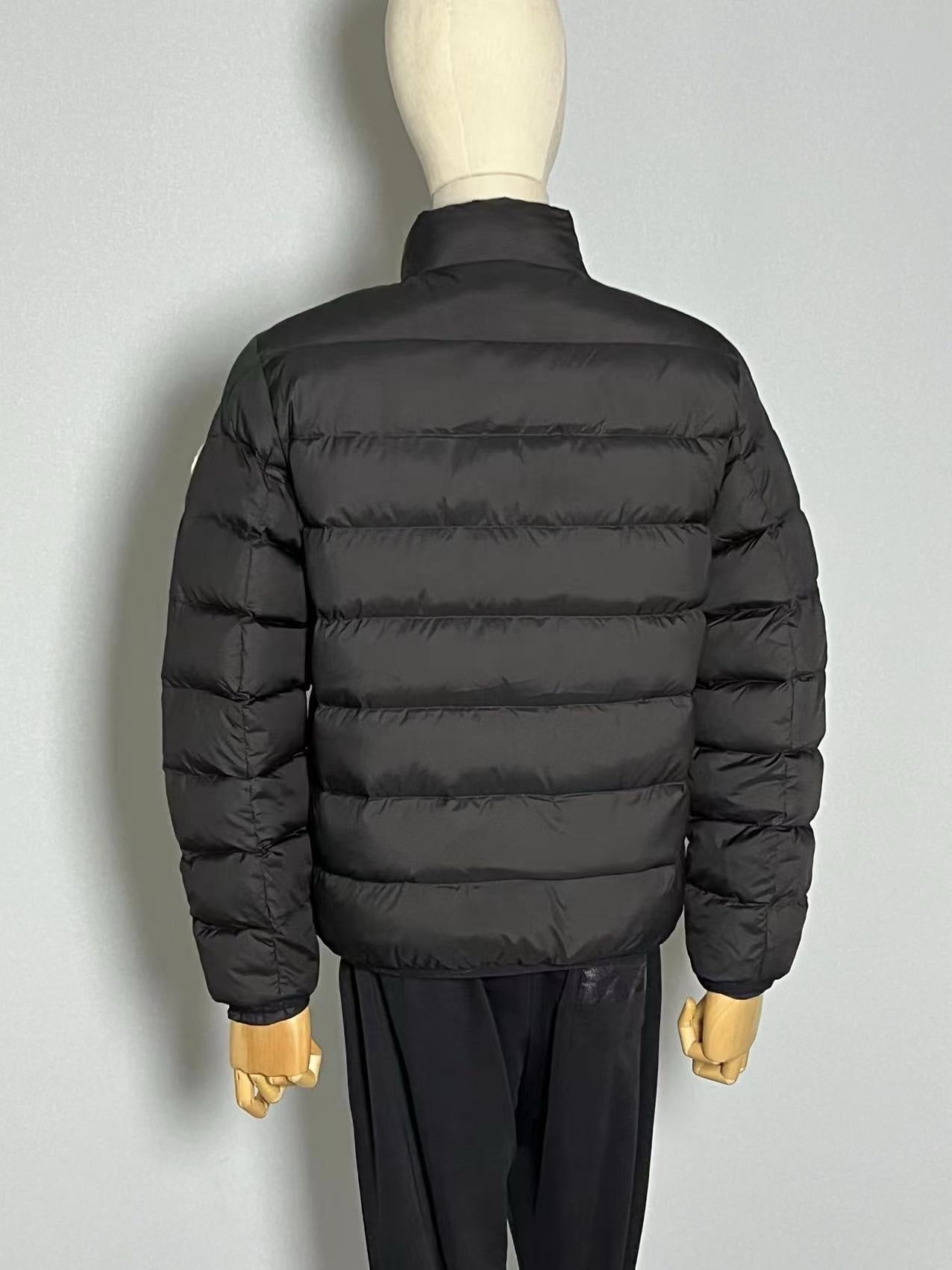 Chaqueta blanca y negra