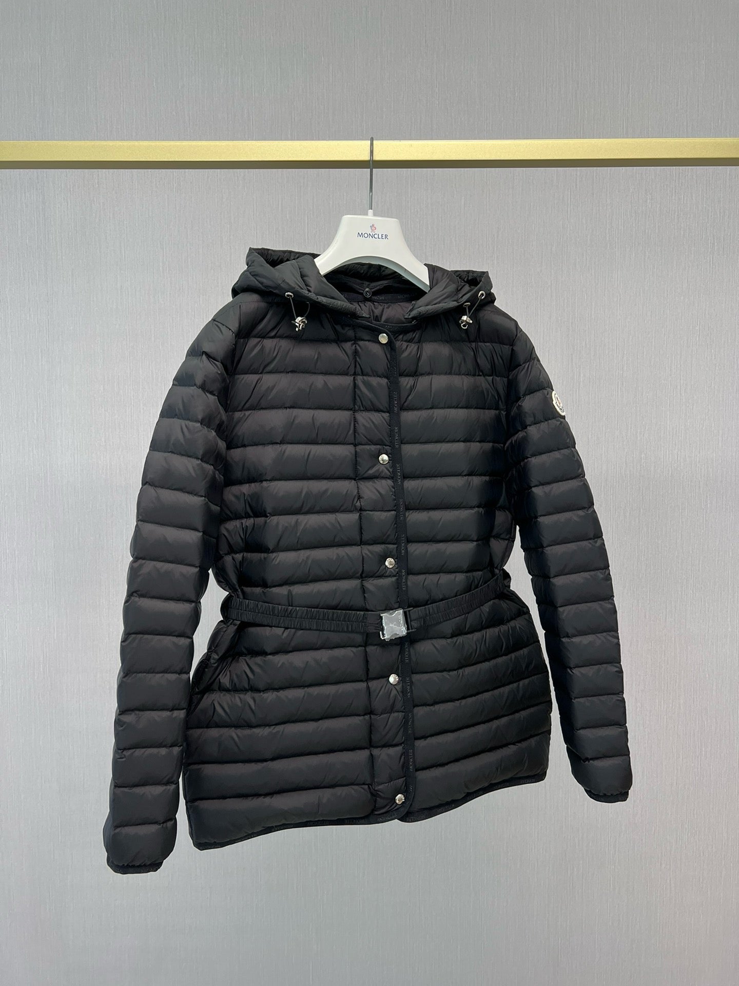 Chaqueta blanca y negra