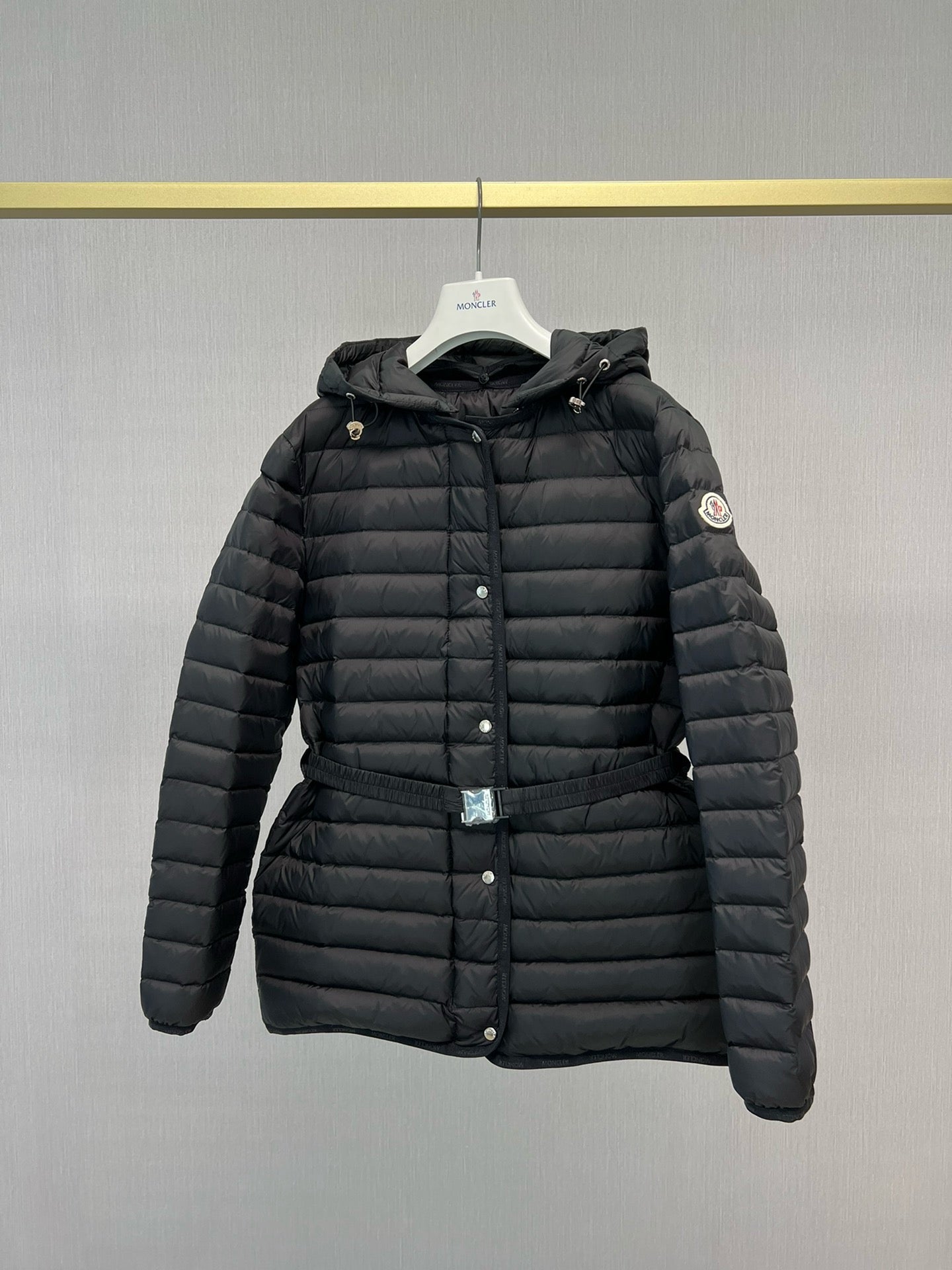 Chaqueta blanca y negra