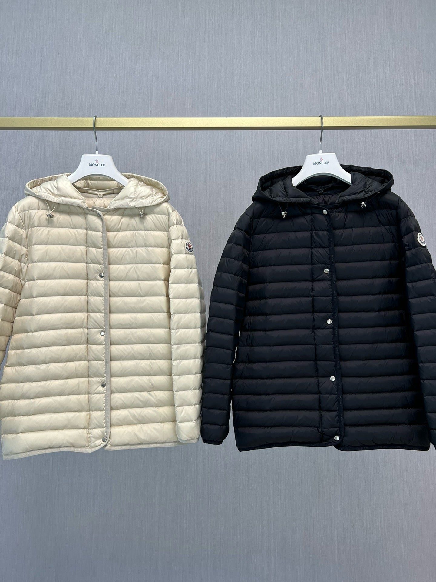Chaqueta blanca y negra