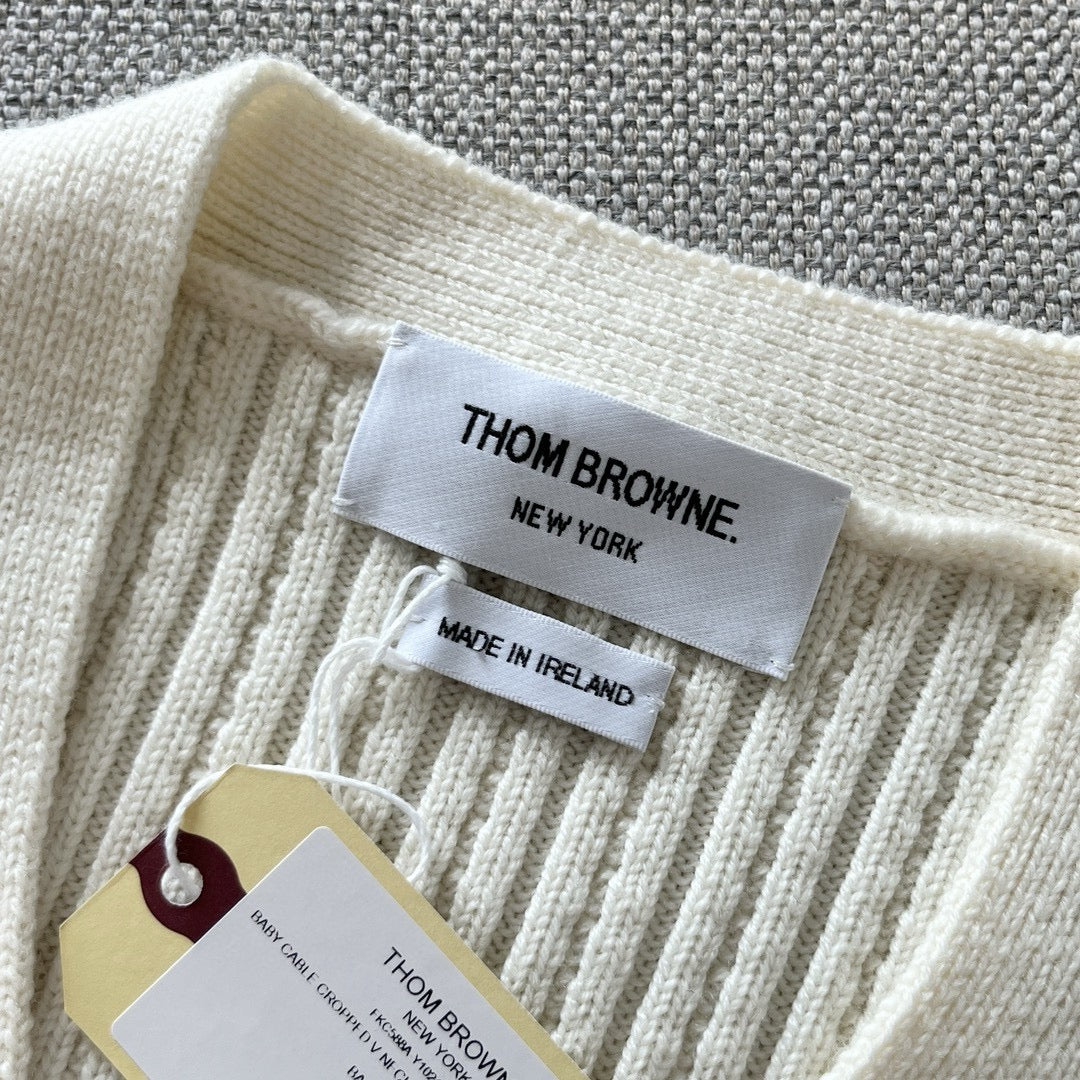 Chaqueta gris y blanca