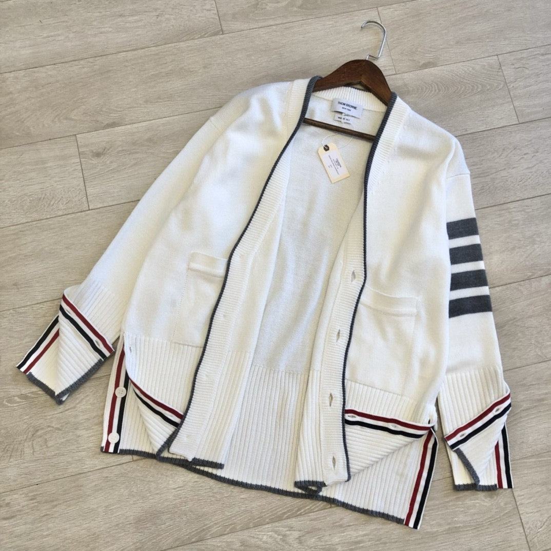 Chaqueta blanca y negra