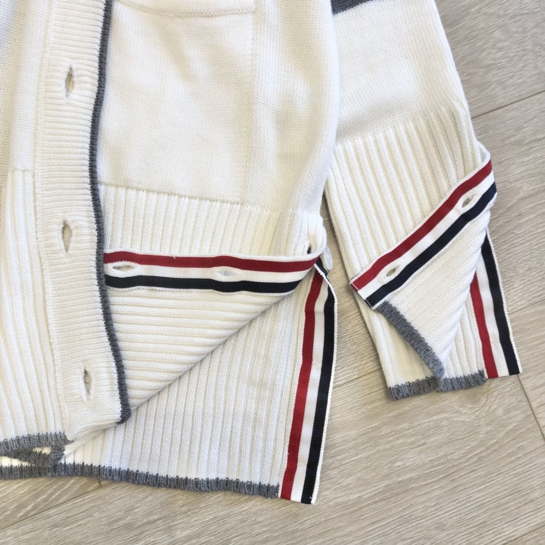 Chaqueta blanca y negra
