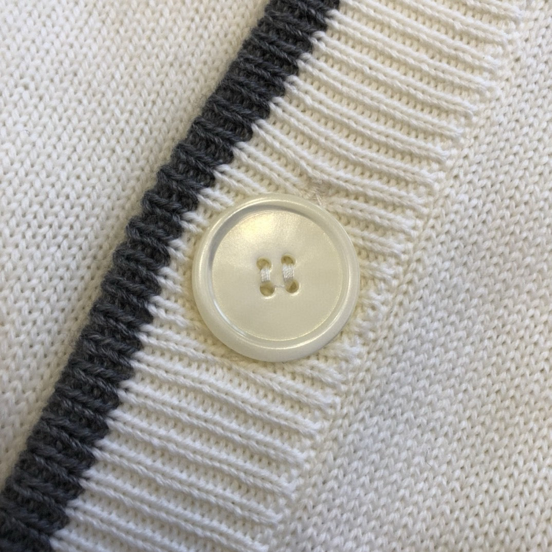 Chaqueta blanca y negra