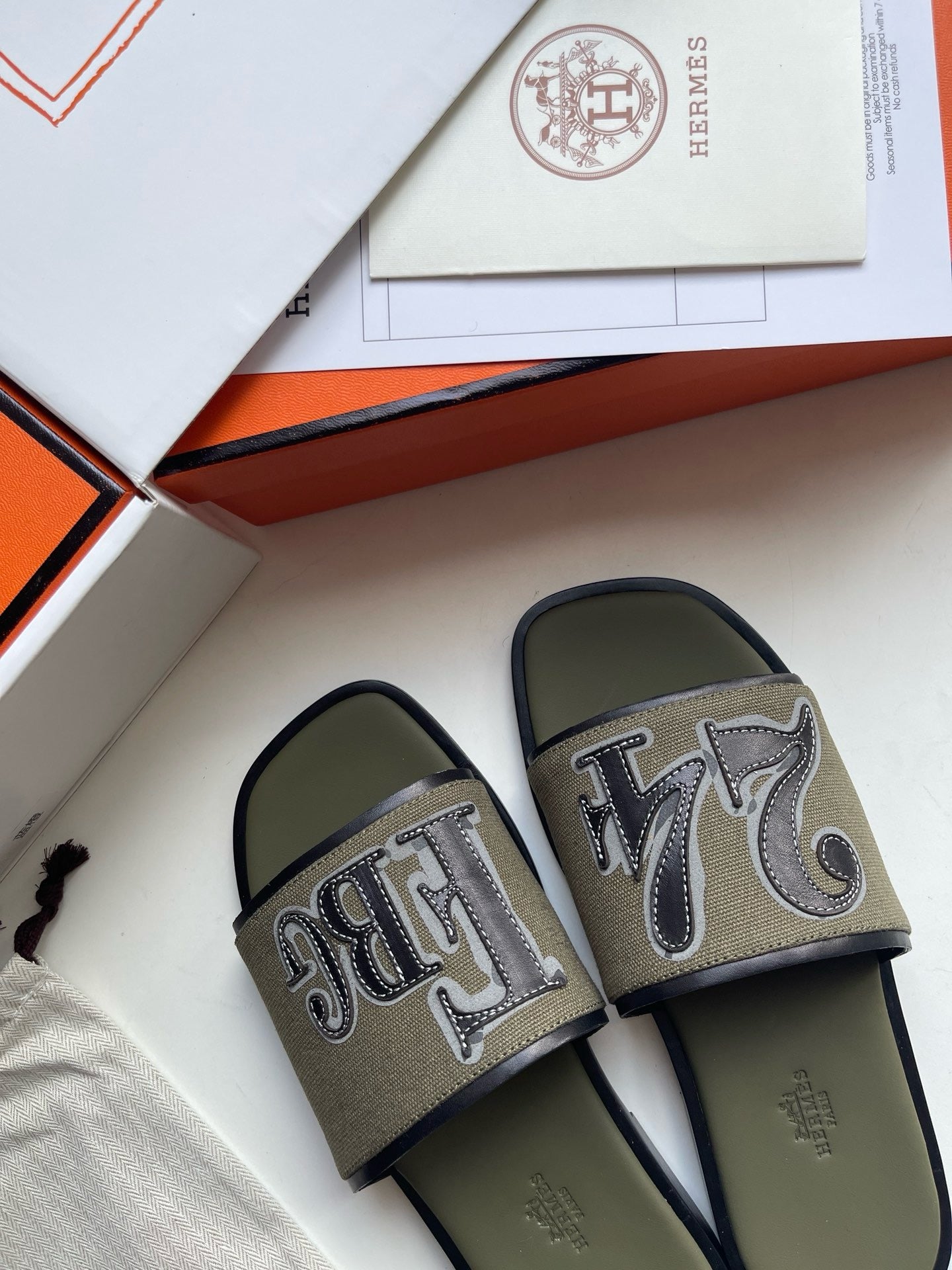 Mehrfarbige Schuhe