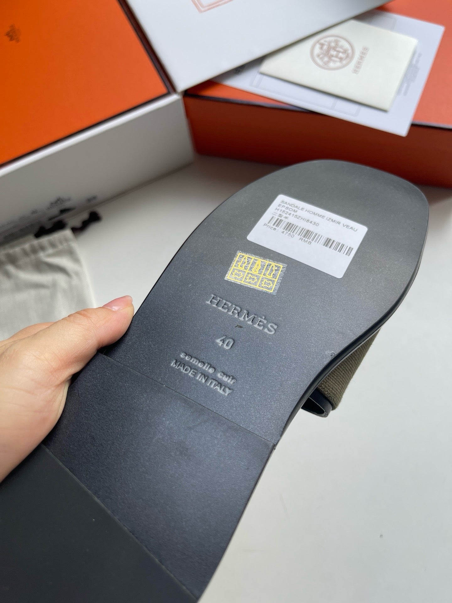 Mehrfarbige Schuhe