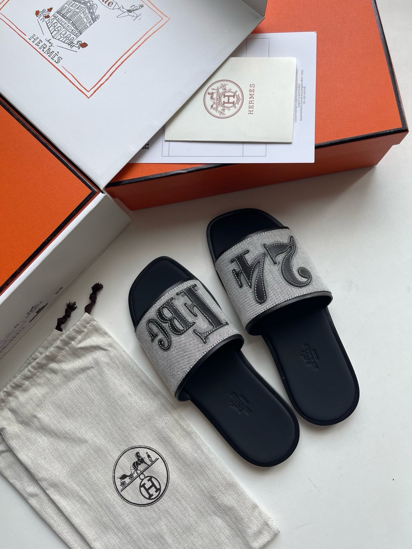 Mehrfarbige Schuhe