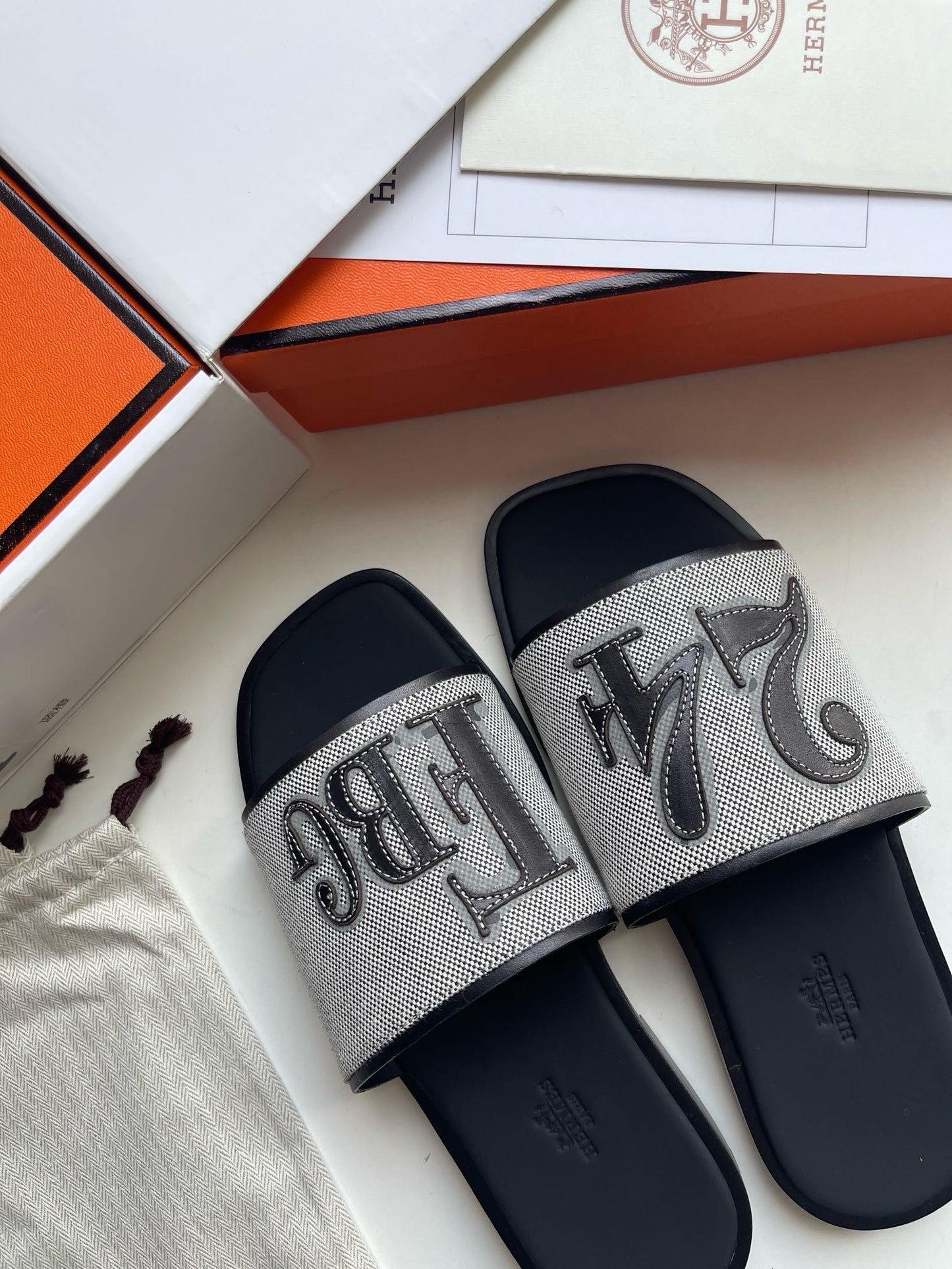 Mehrfarbige Schuhe