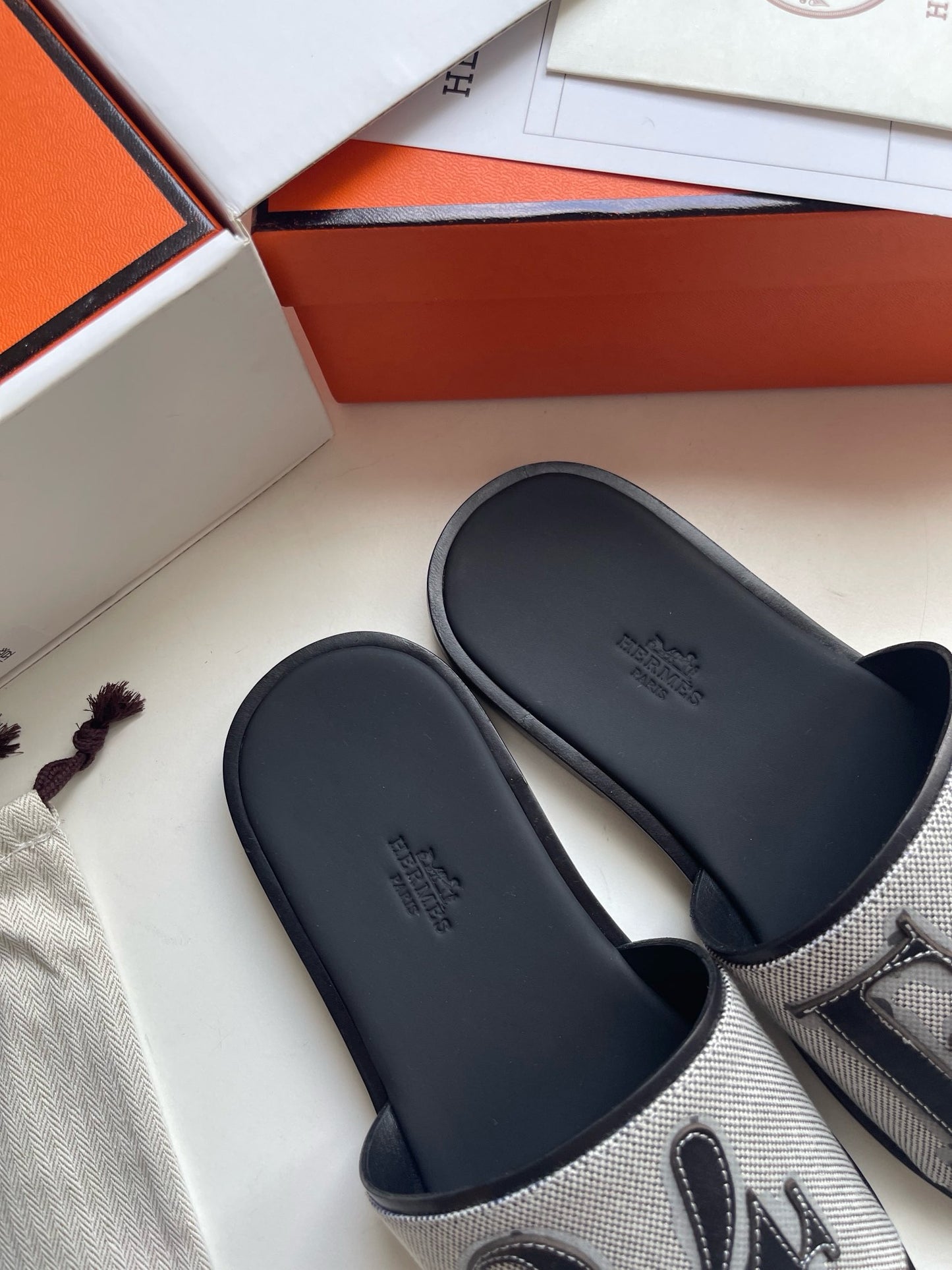 Mehrfarbige Schuhe