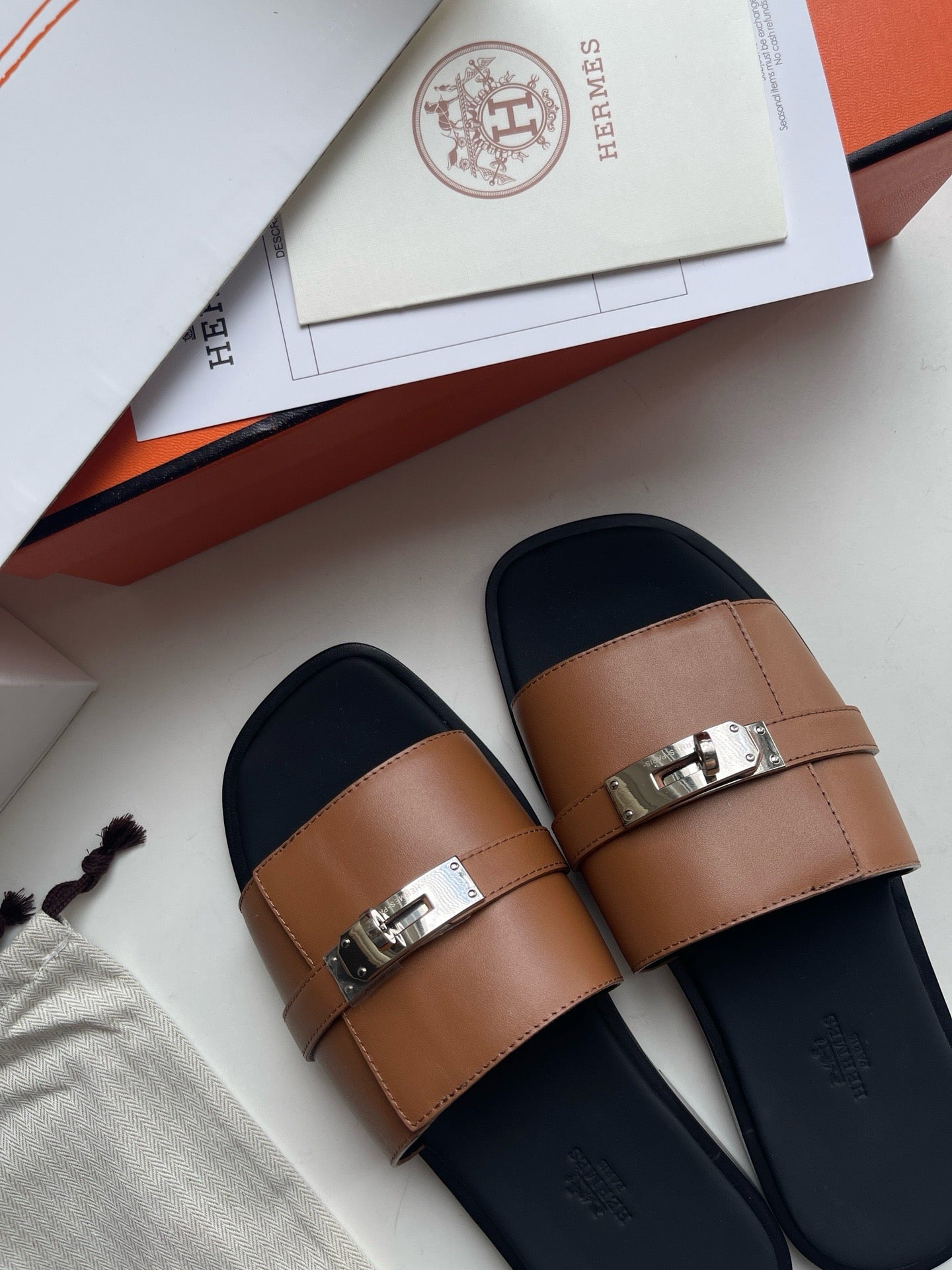 Mehrfarbige Schuhe
