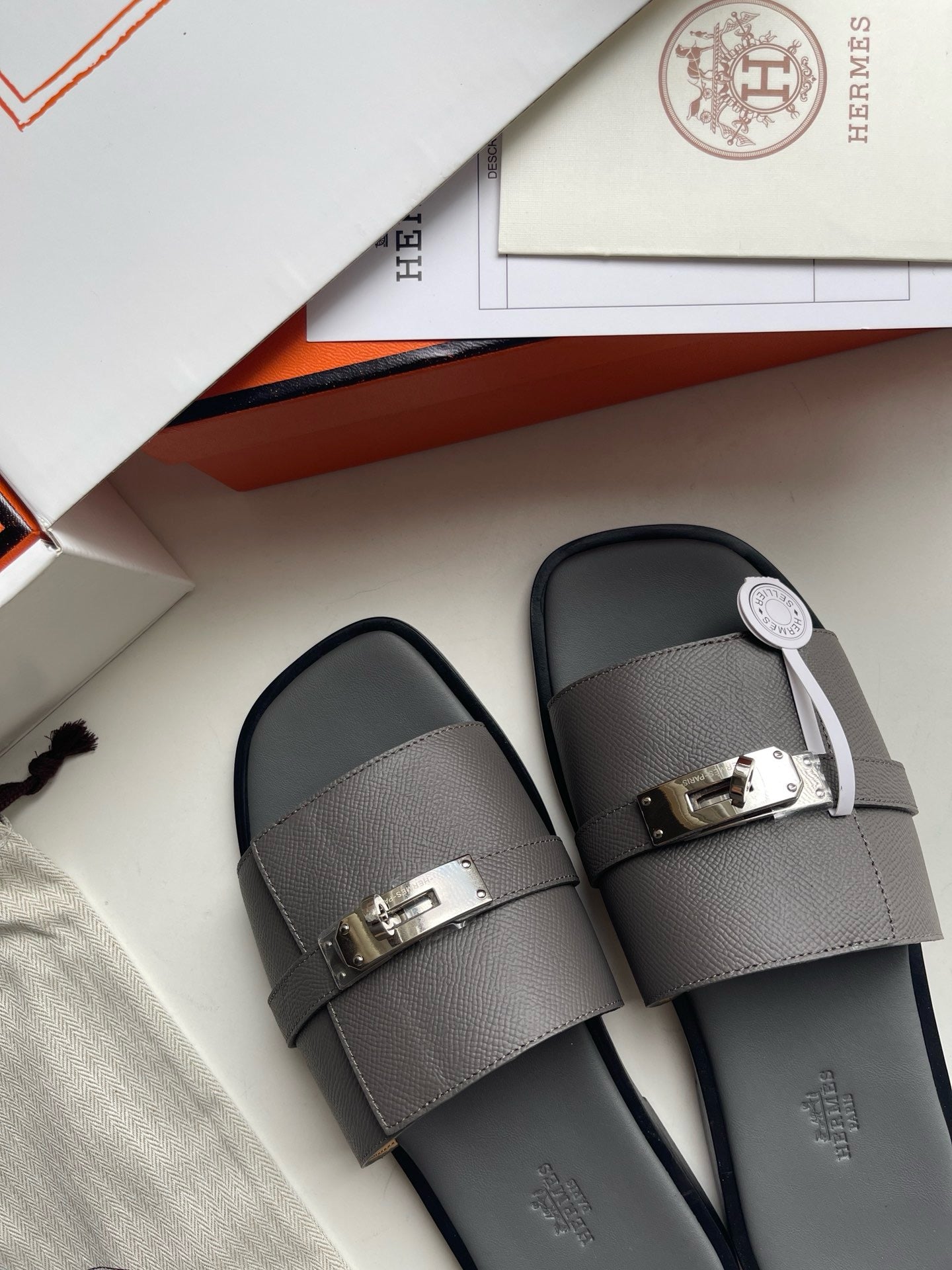 Mehrfarbige Schuhe