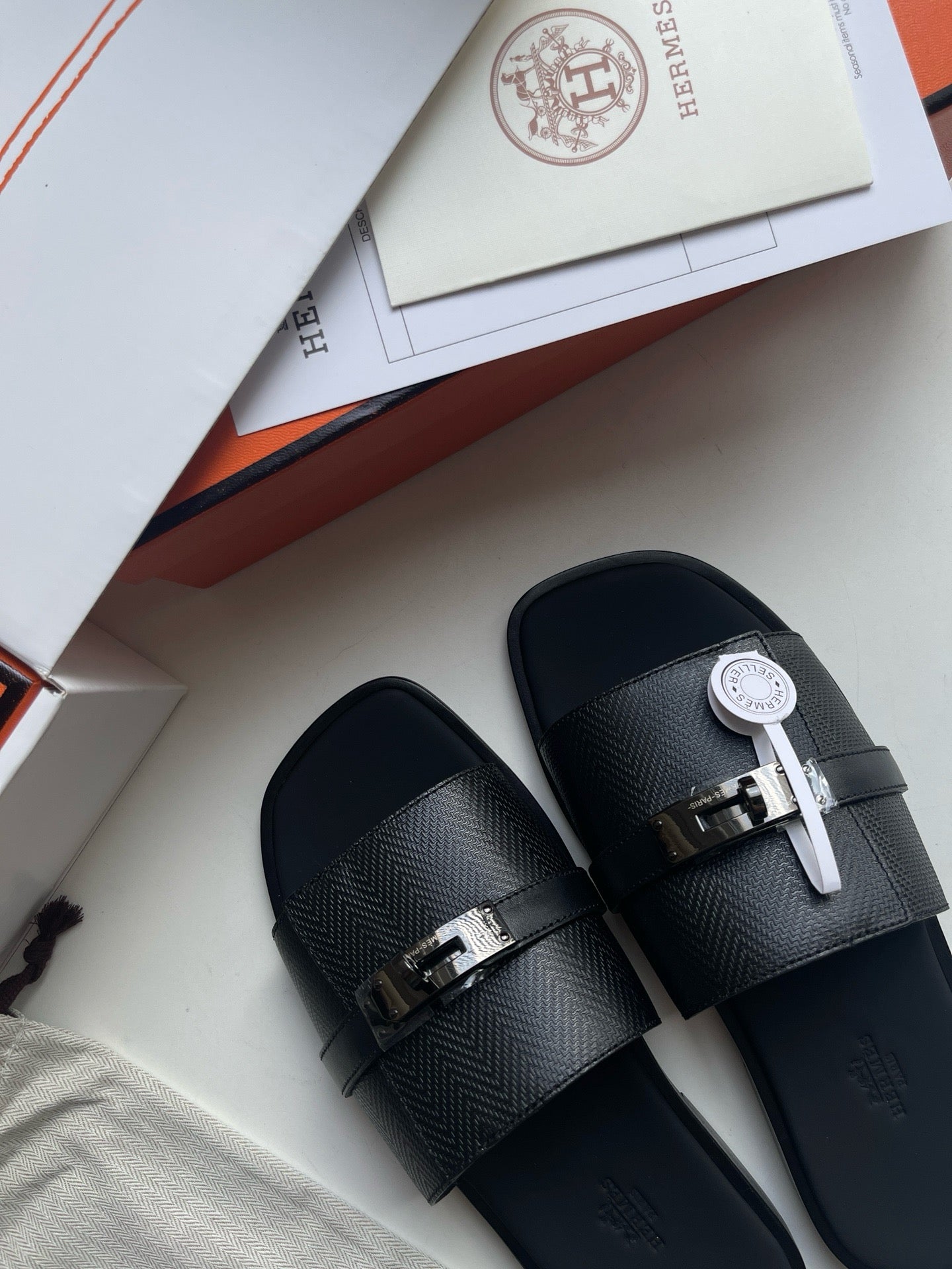 Mehrfarbige Schuhe