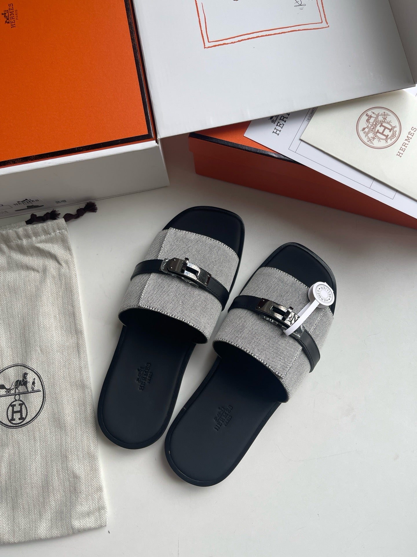Mehrfarbige Schuhe