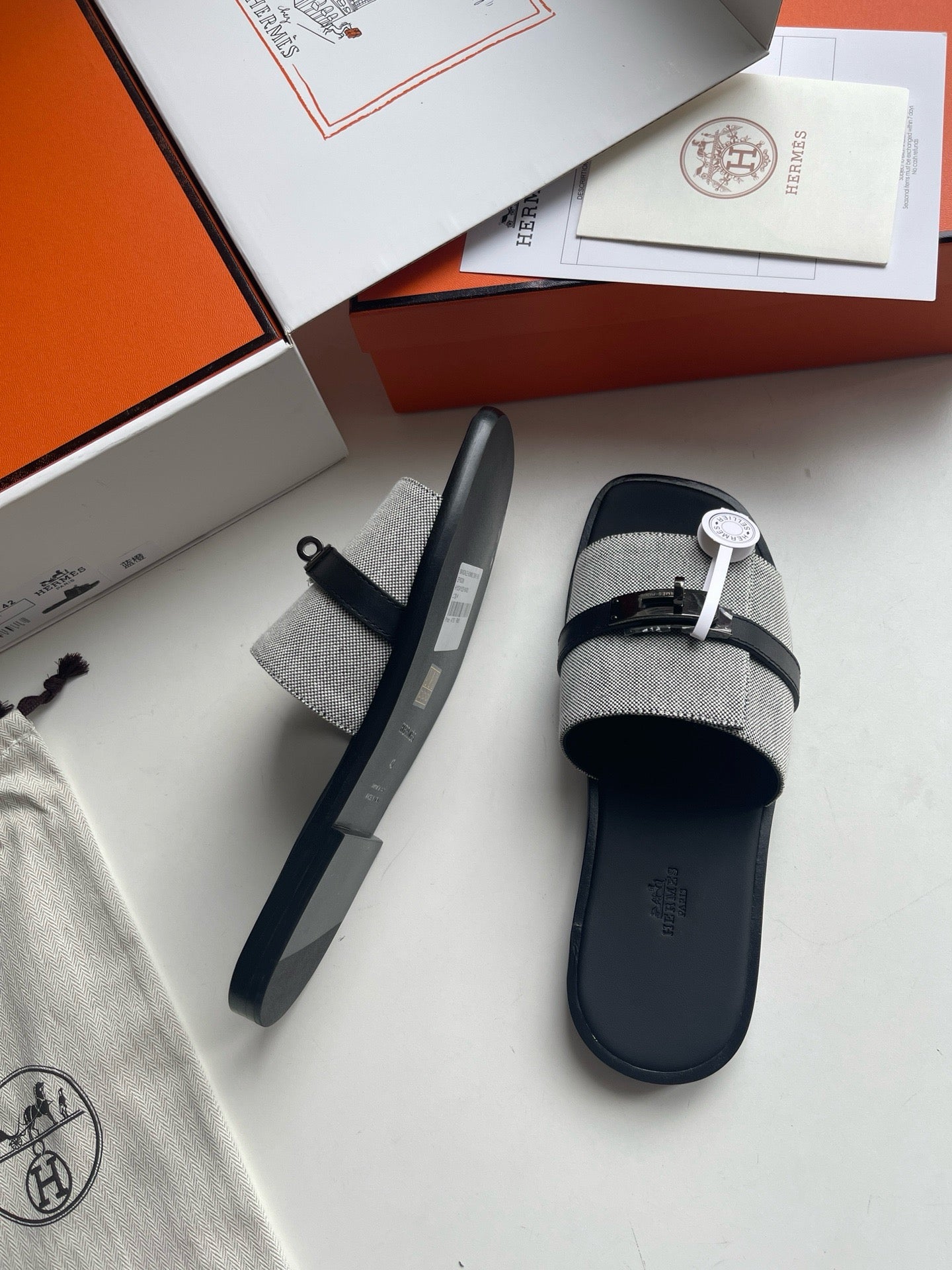 Mehrfarbige Schuhe