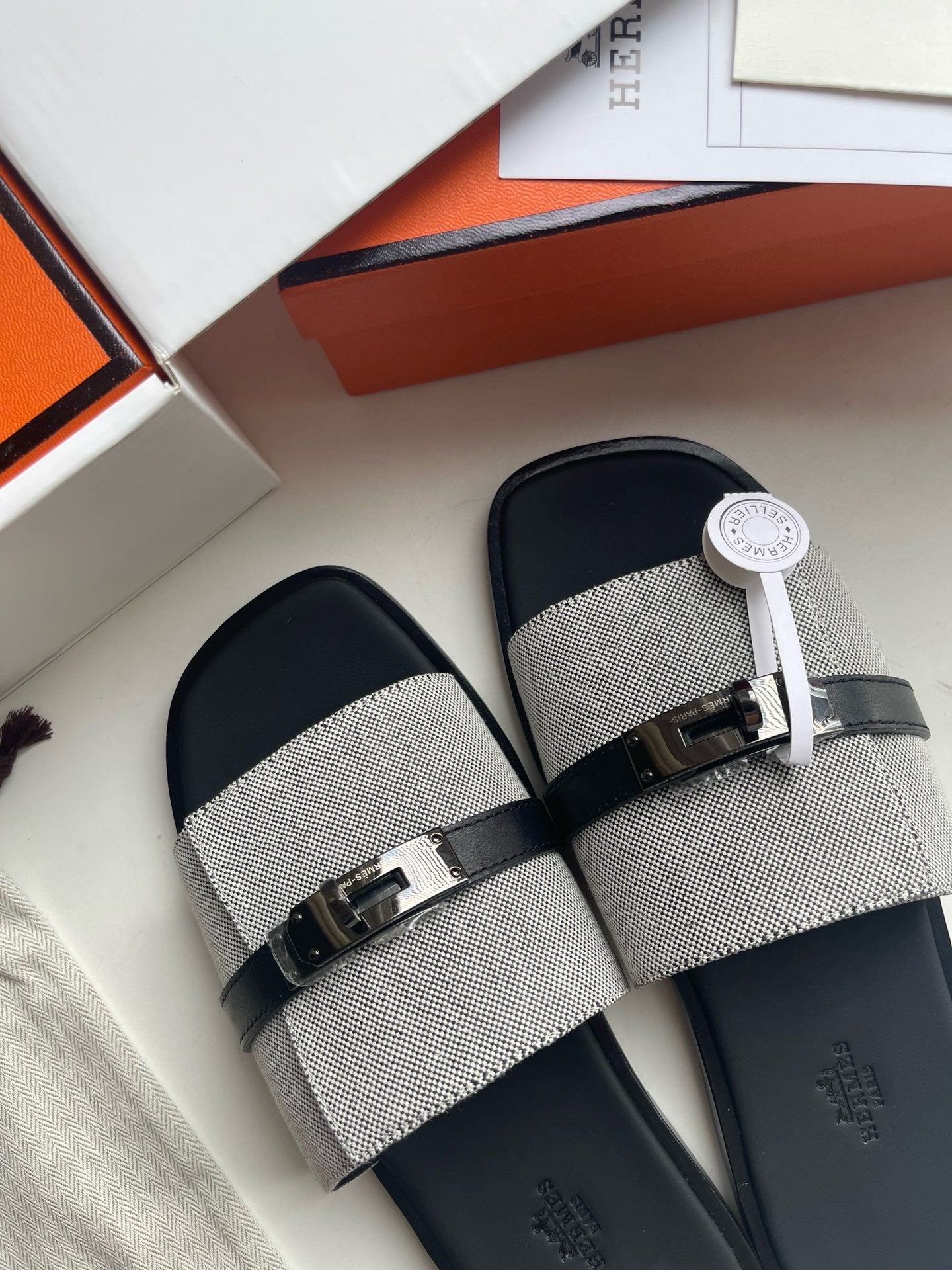 Mehrfarbige Schuhe