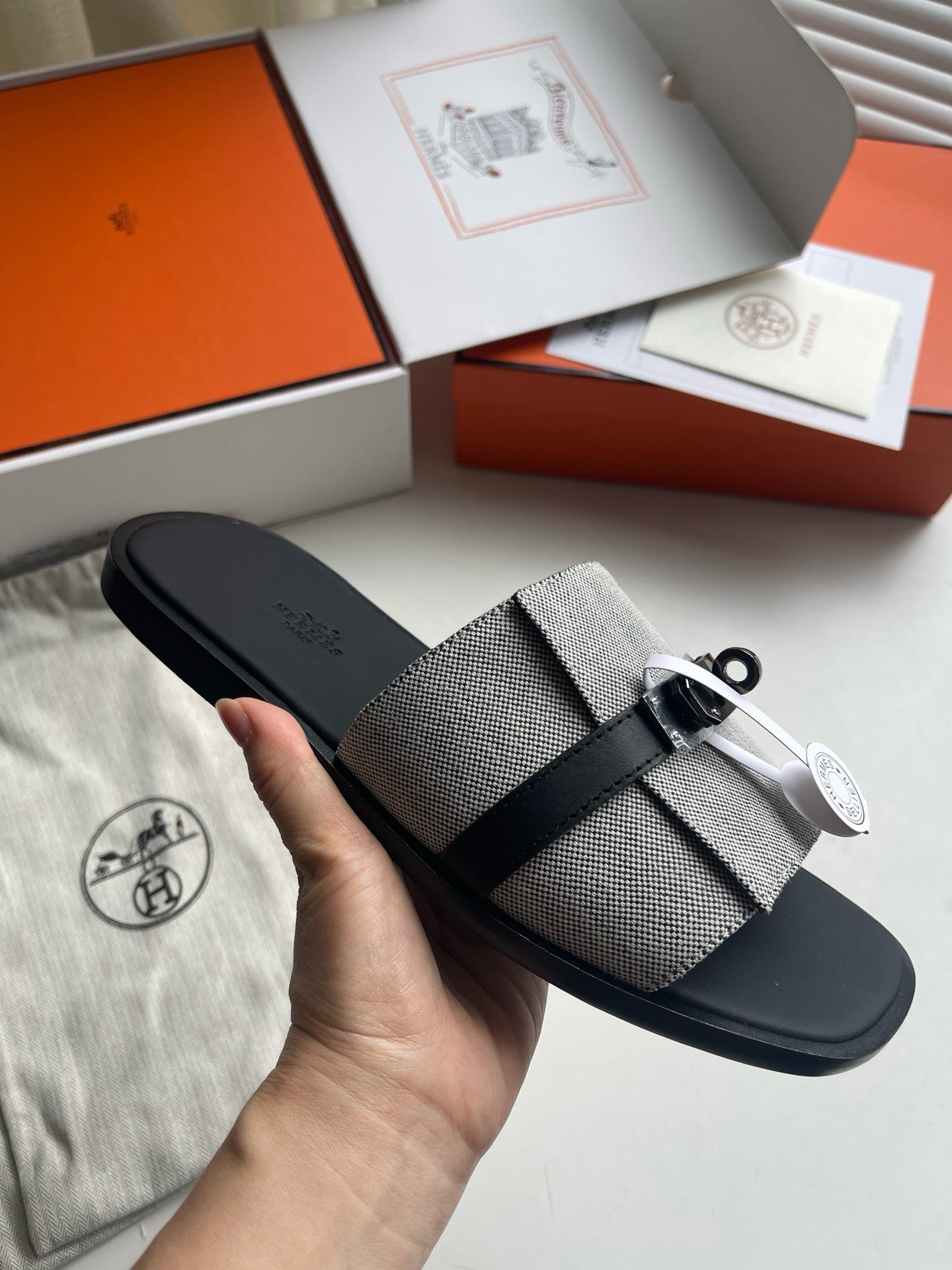 Mehrfarbige Schuhe