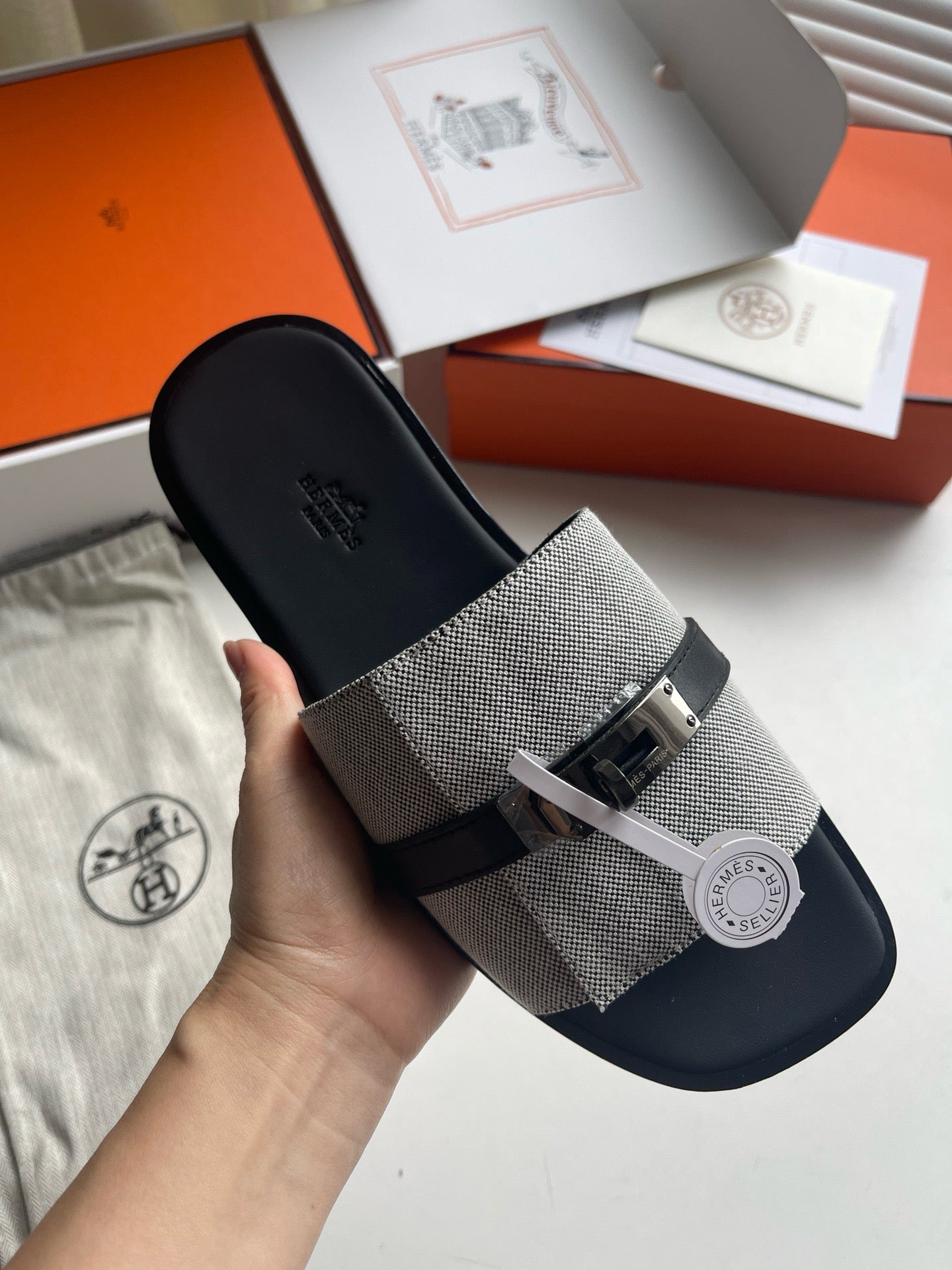 Mehrfarbige Schuhe