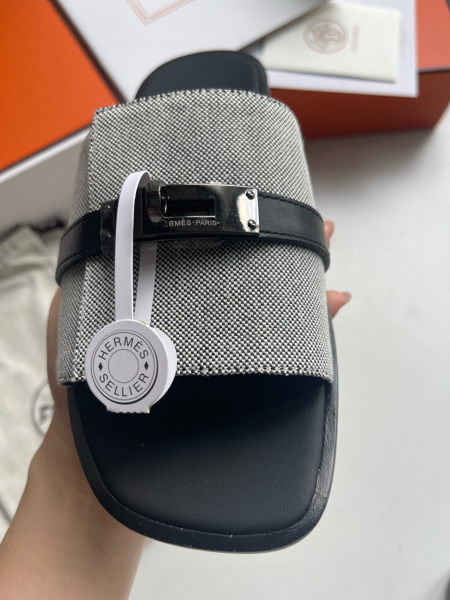 Mehrfarbige Schuhe