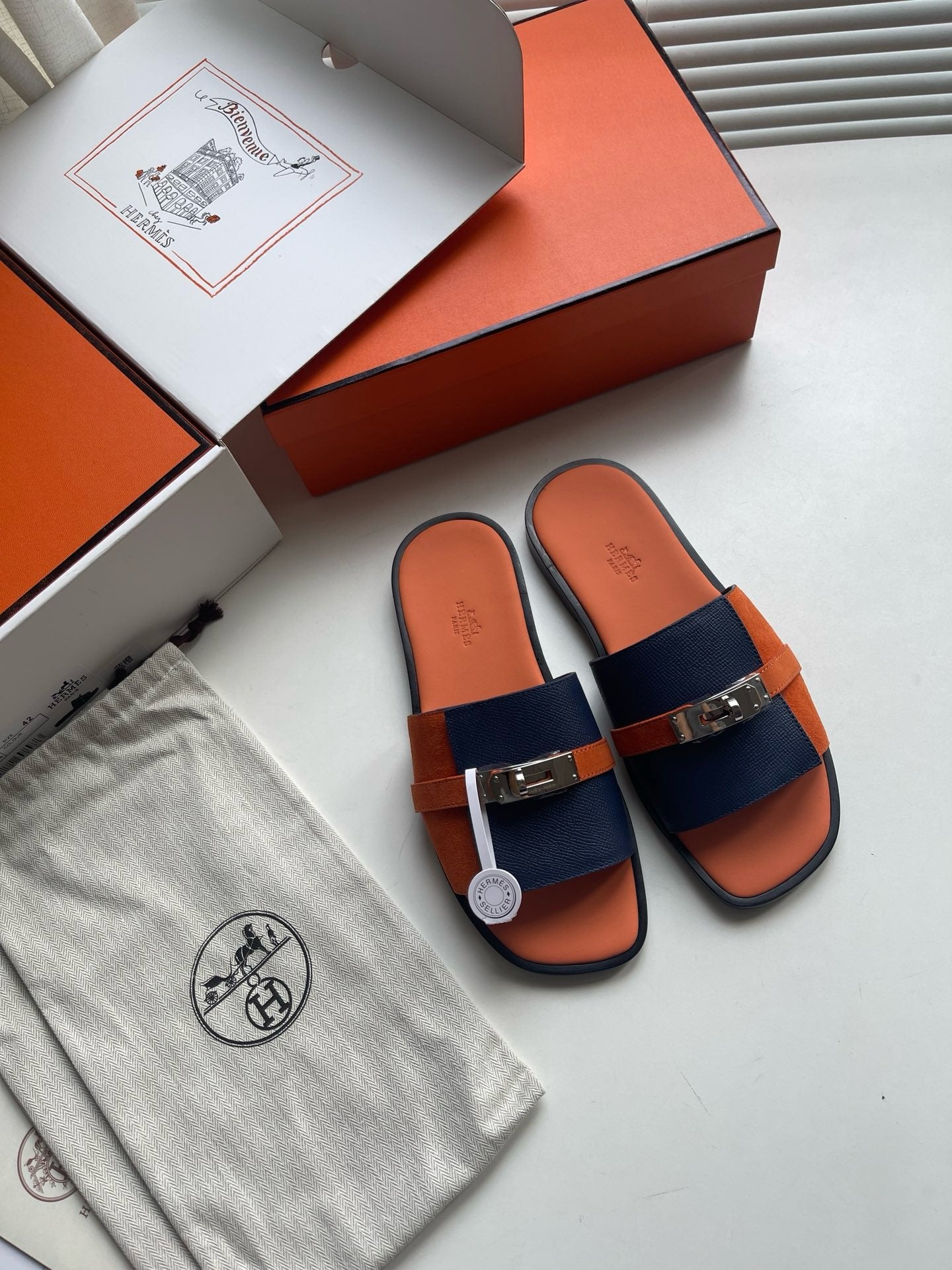 Mehrfarbige Schuhe