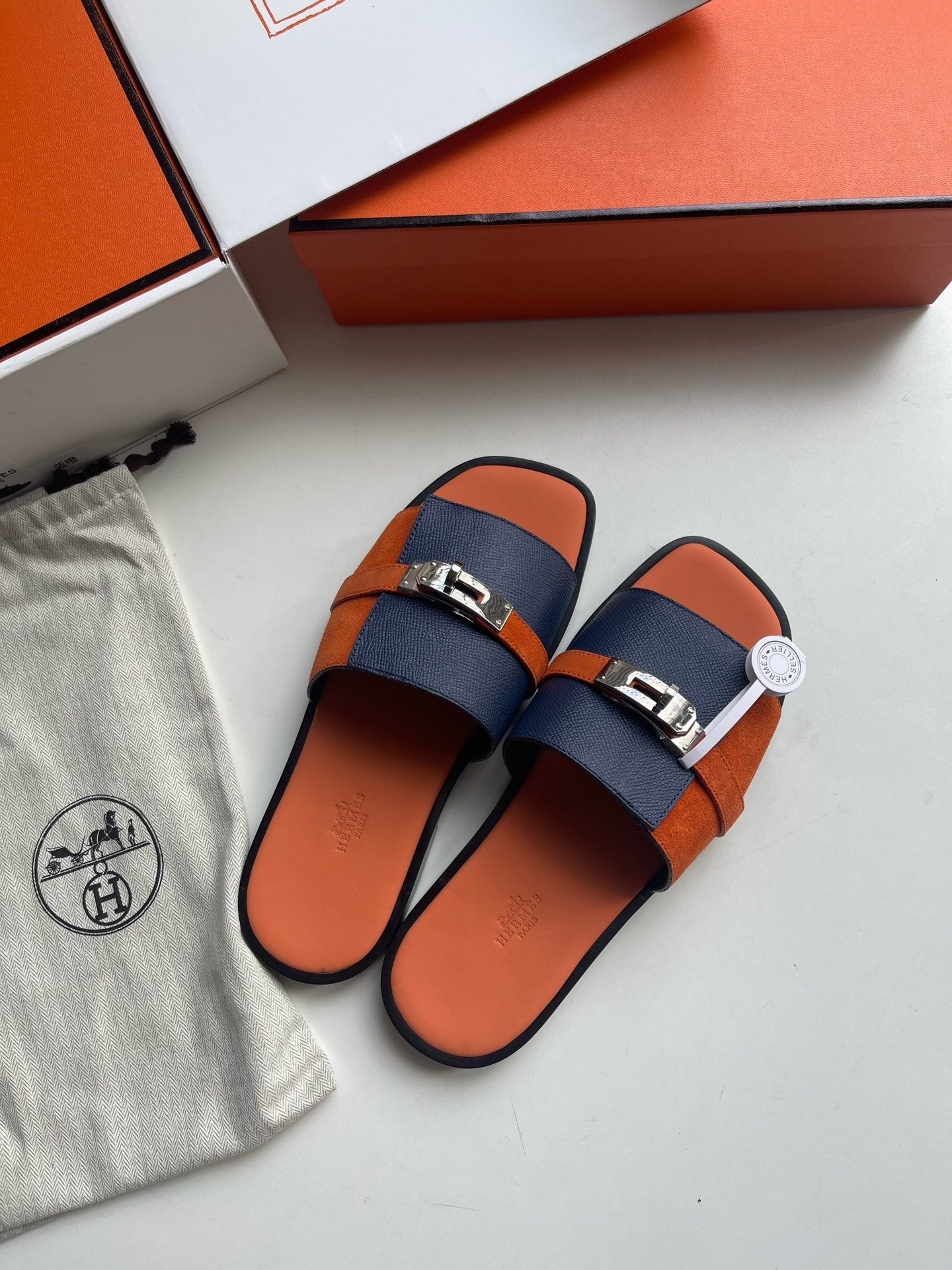 Mehrfarbige Schuhe