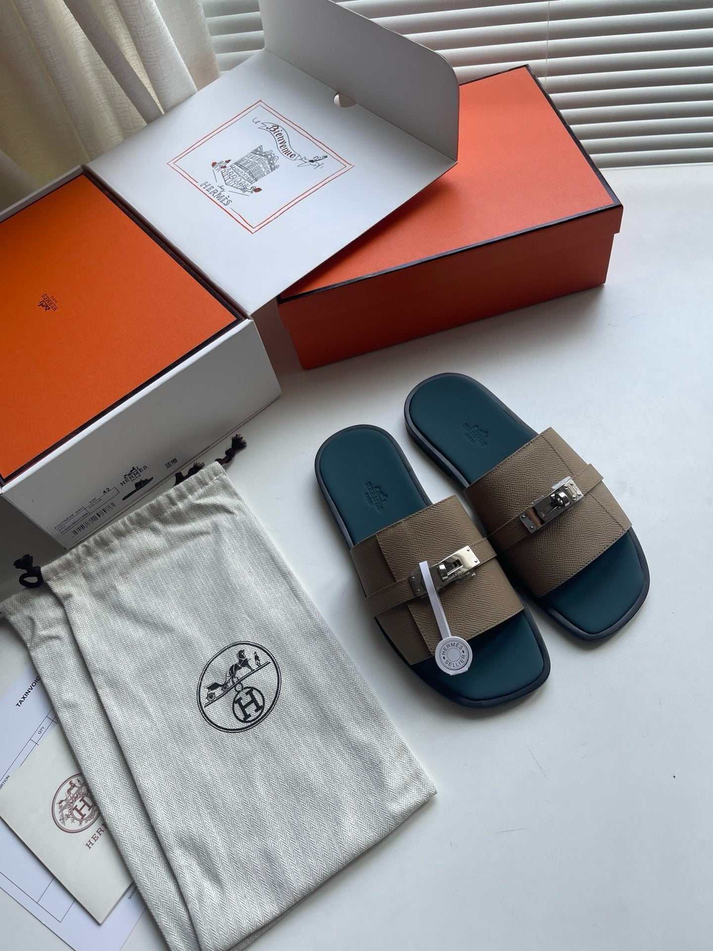 Mehrfarbige Schuhe