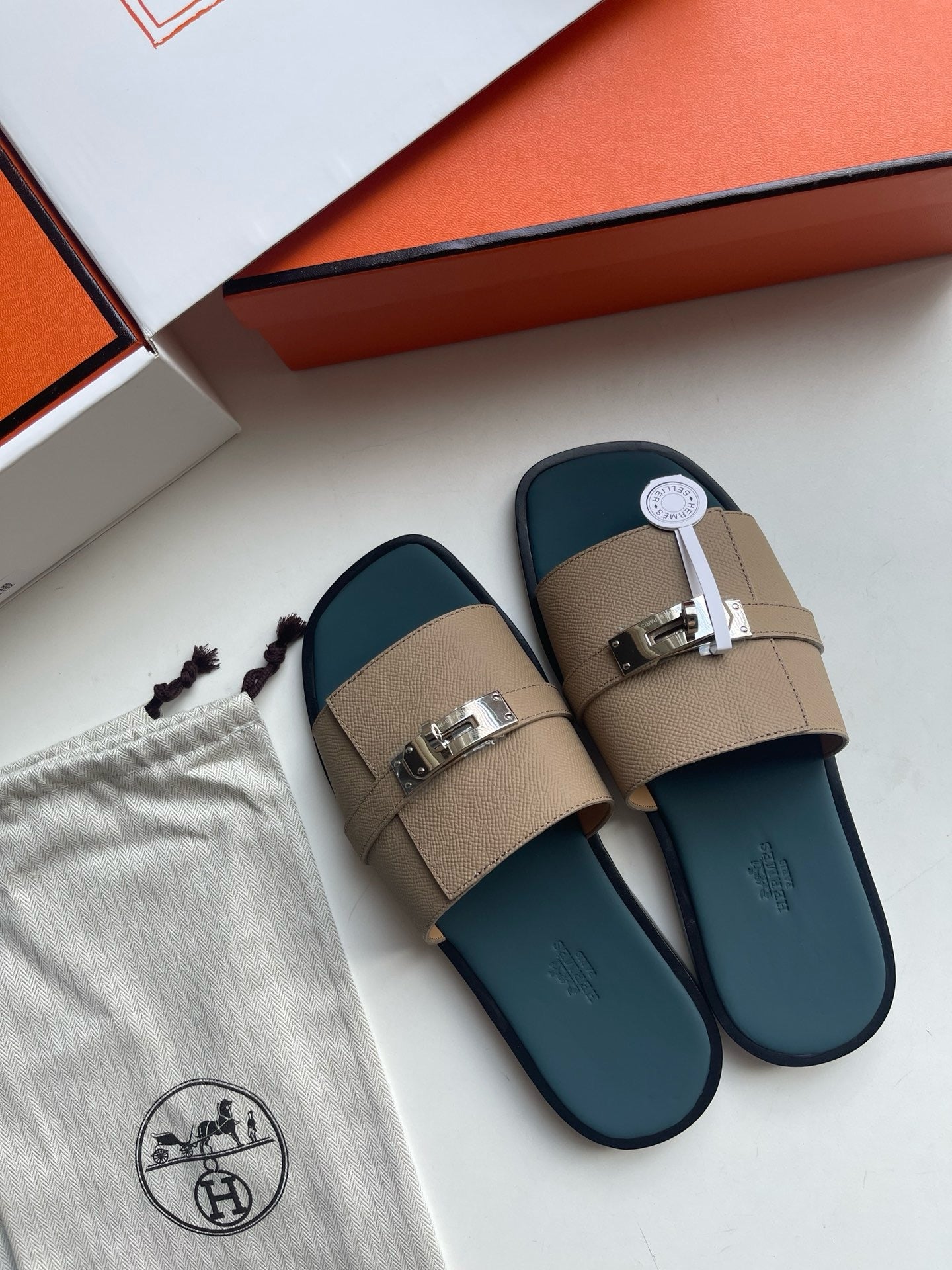 Mehrfarbige Schuhe