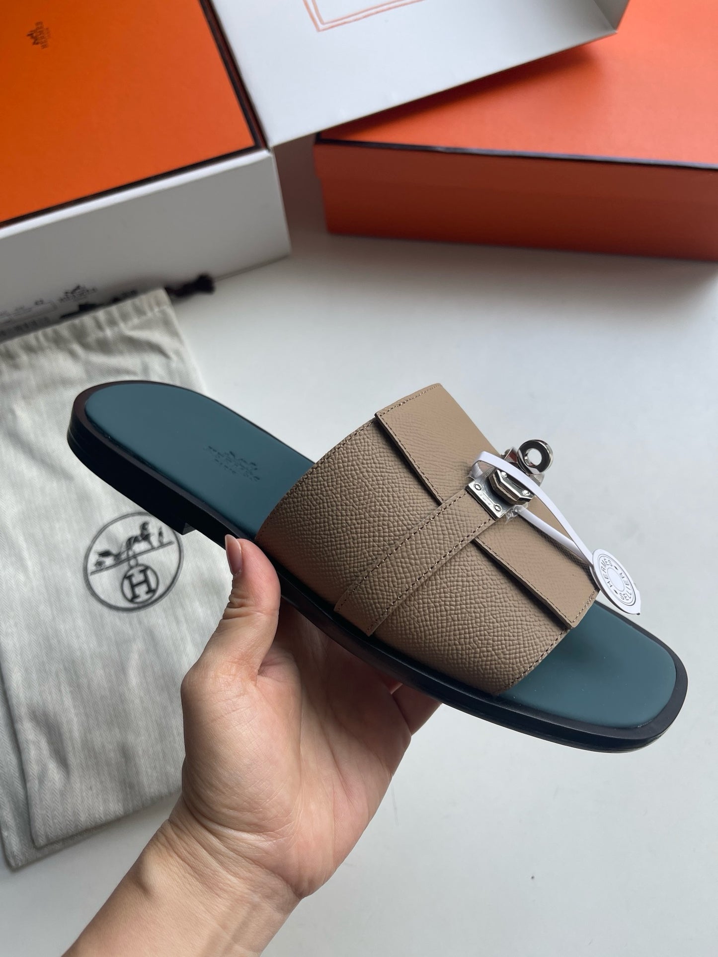 Mehrfarbige Schuhe