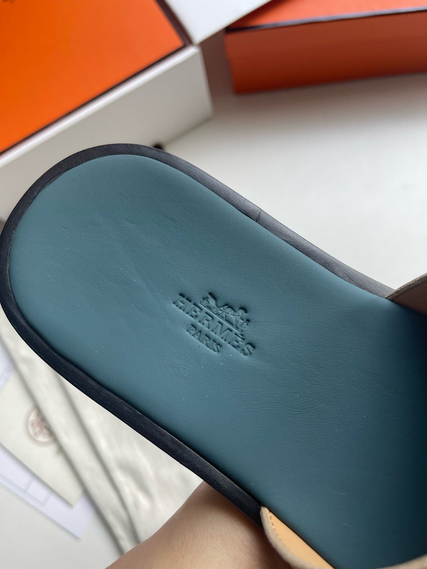 Mehrfarbige Schuhe