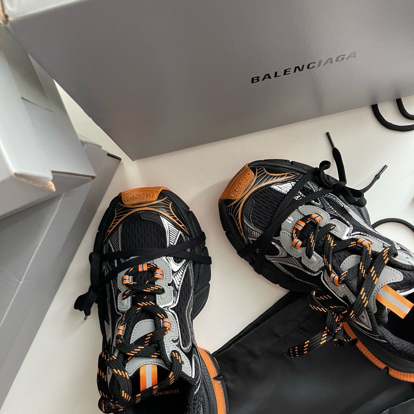 Mehrfarbige Schuhe