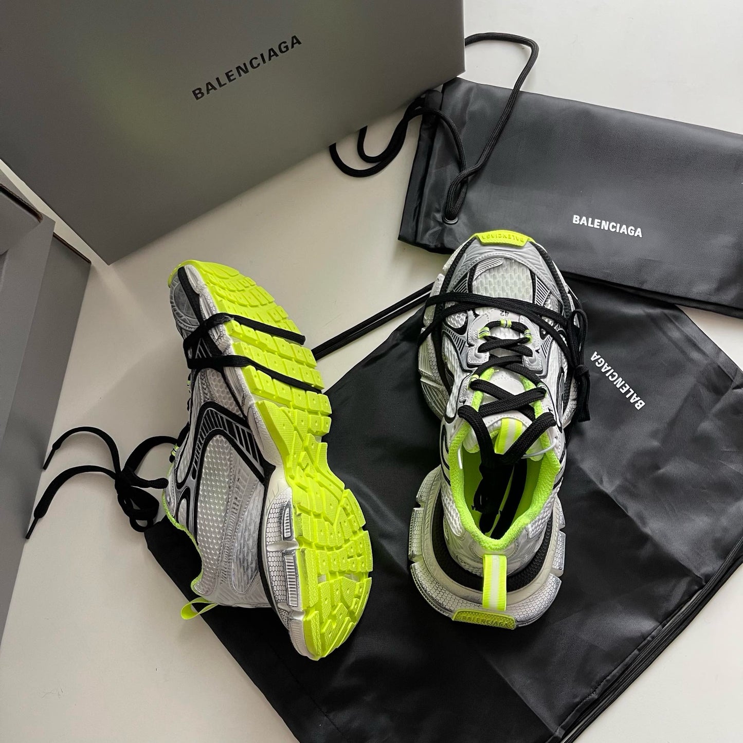 Mehrfarbige Schuhe