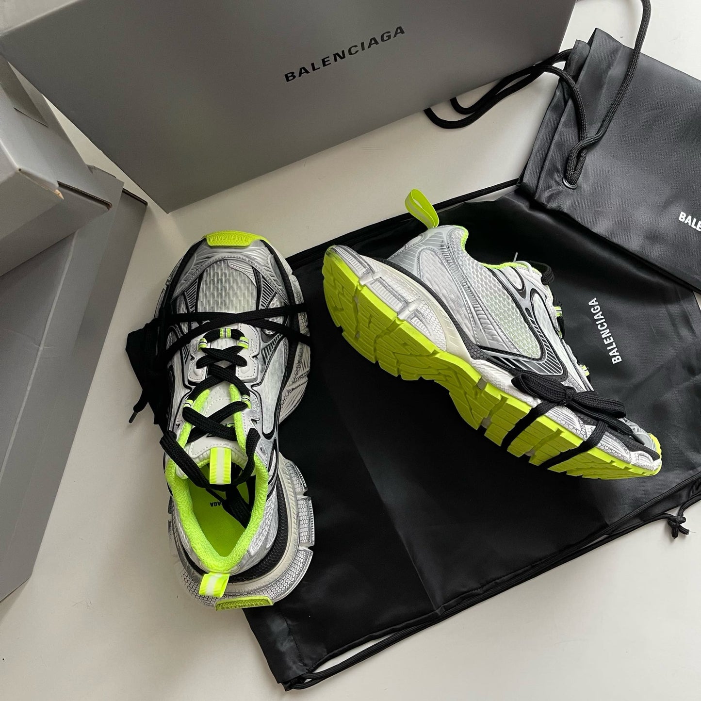 Mehrfarbige Schuhe