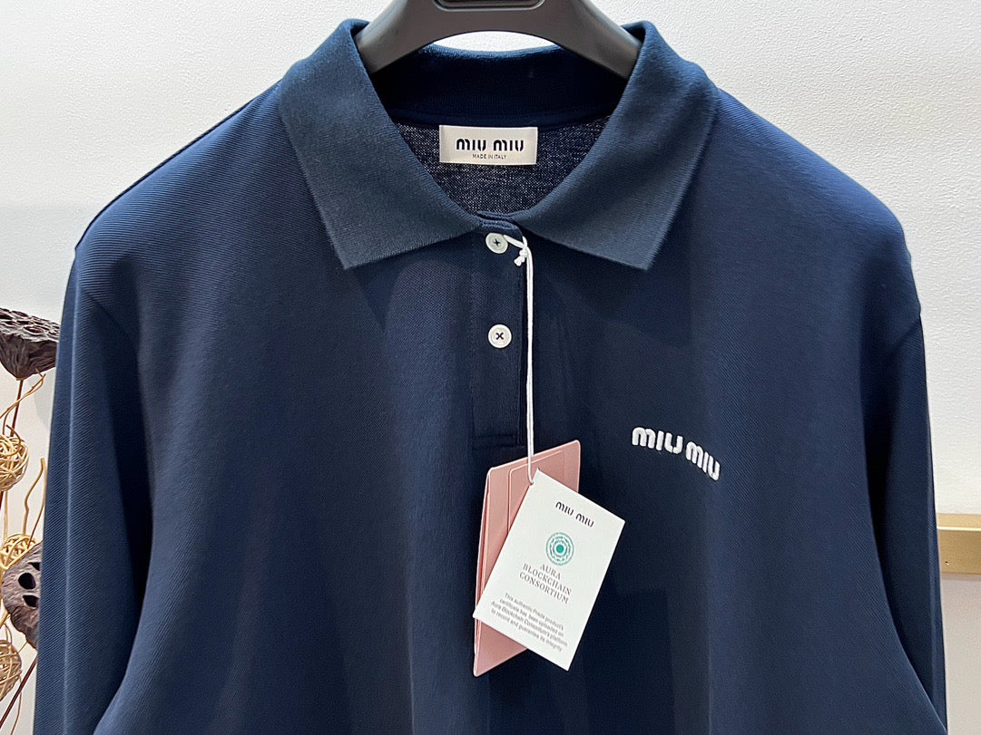 Blaues und braunes Trikot