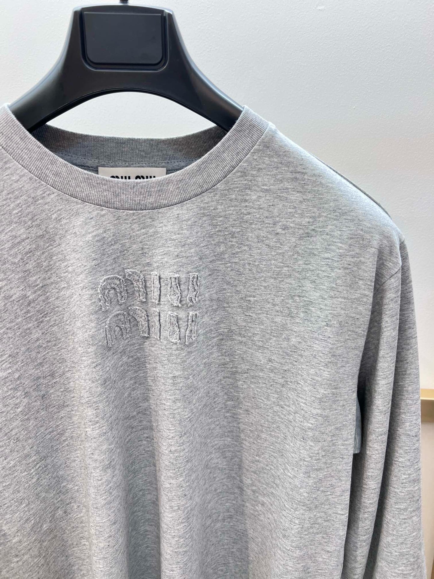 Jersey gris, blanco y negro